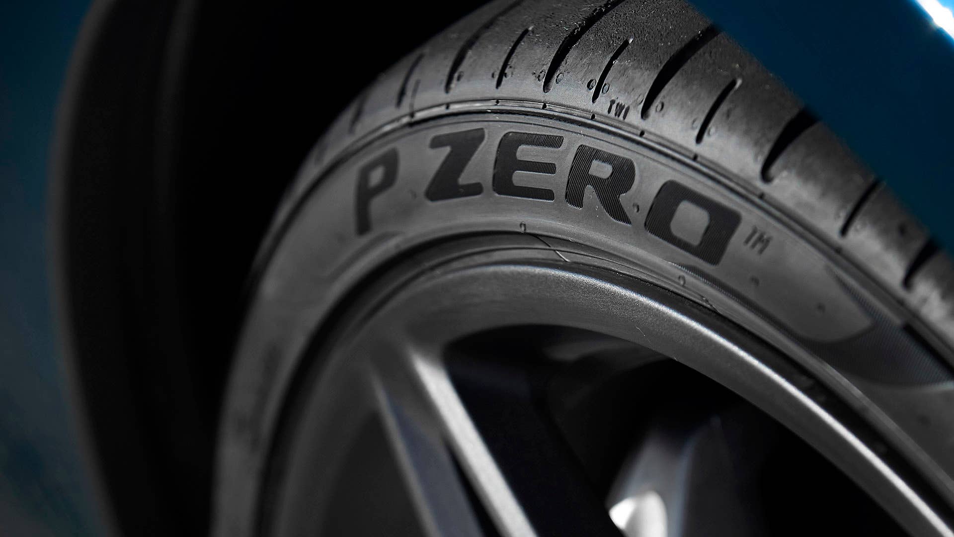 2017 McLaren 570GT tire