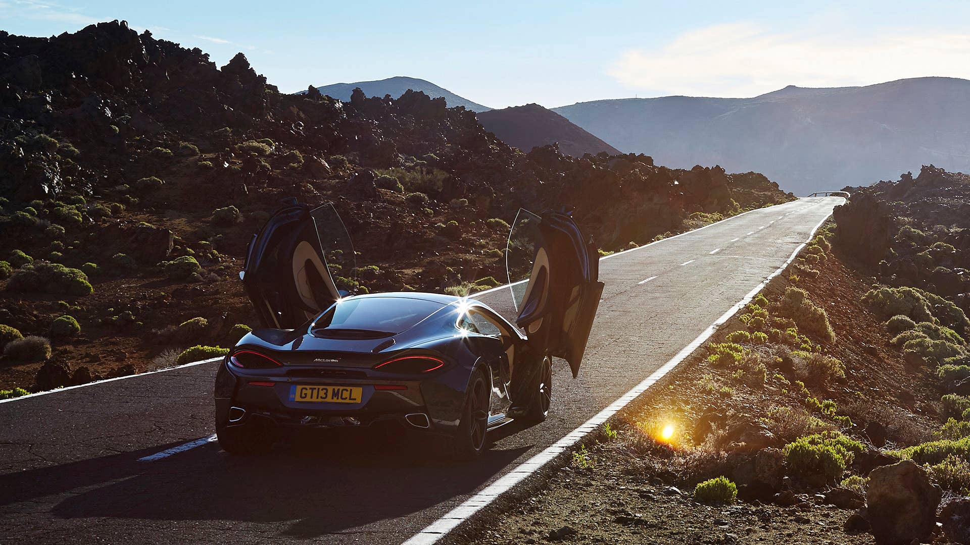 2017 McLaren 570GT rear 3/4 view