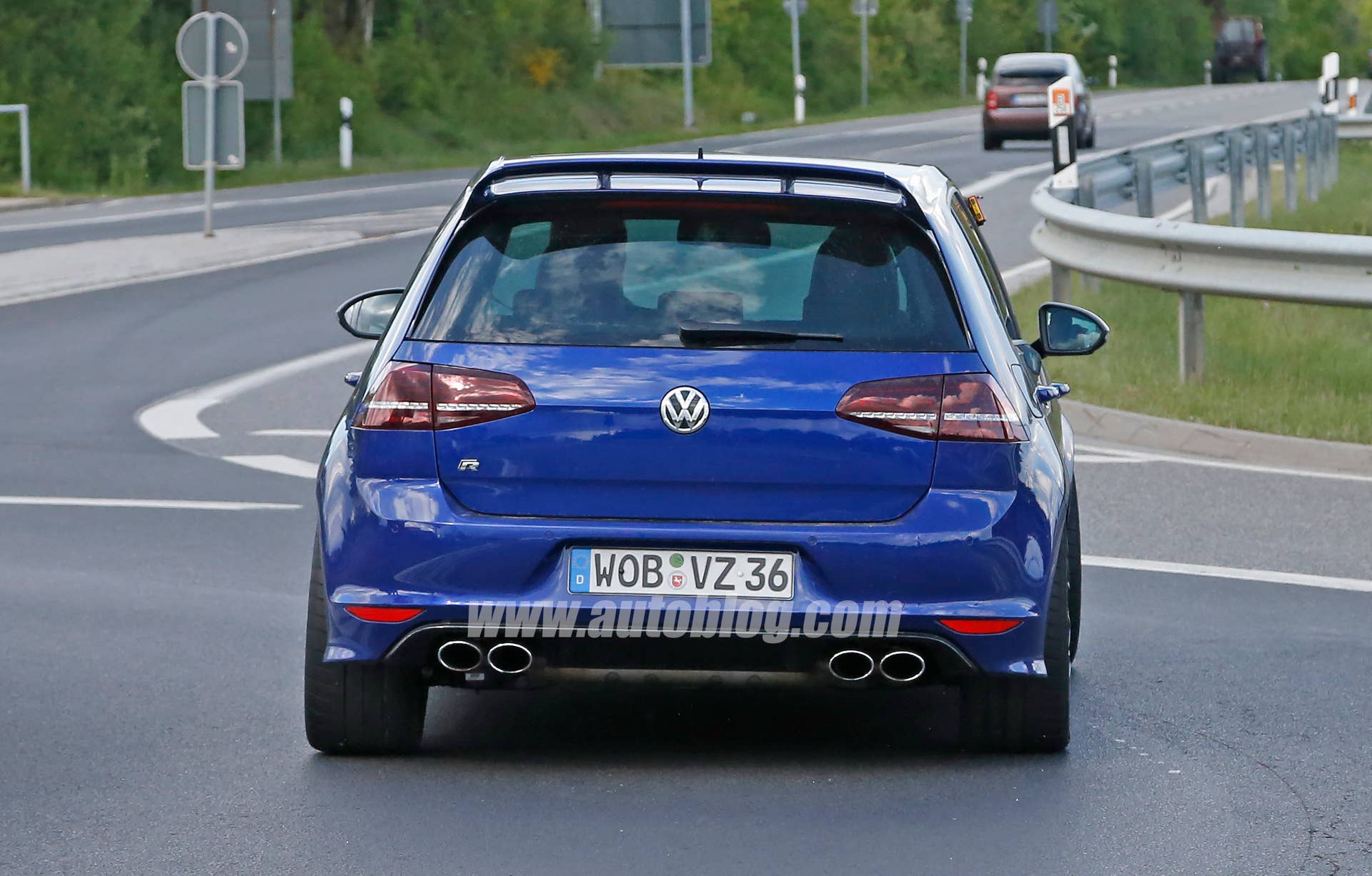 Volkswagen Golf R 400 spy shots