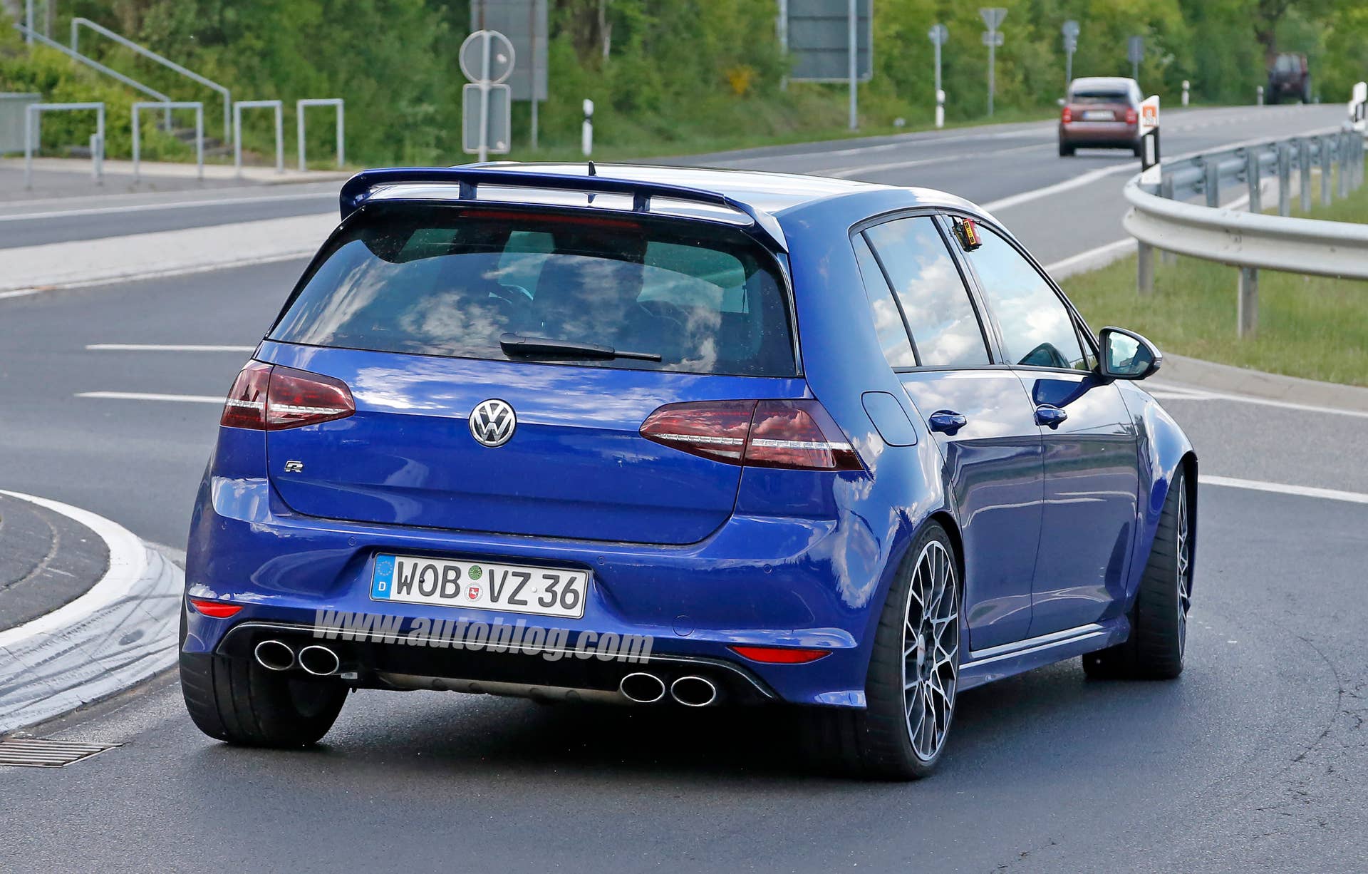 Volkswagen Golf R 400 spy shots