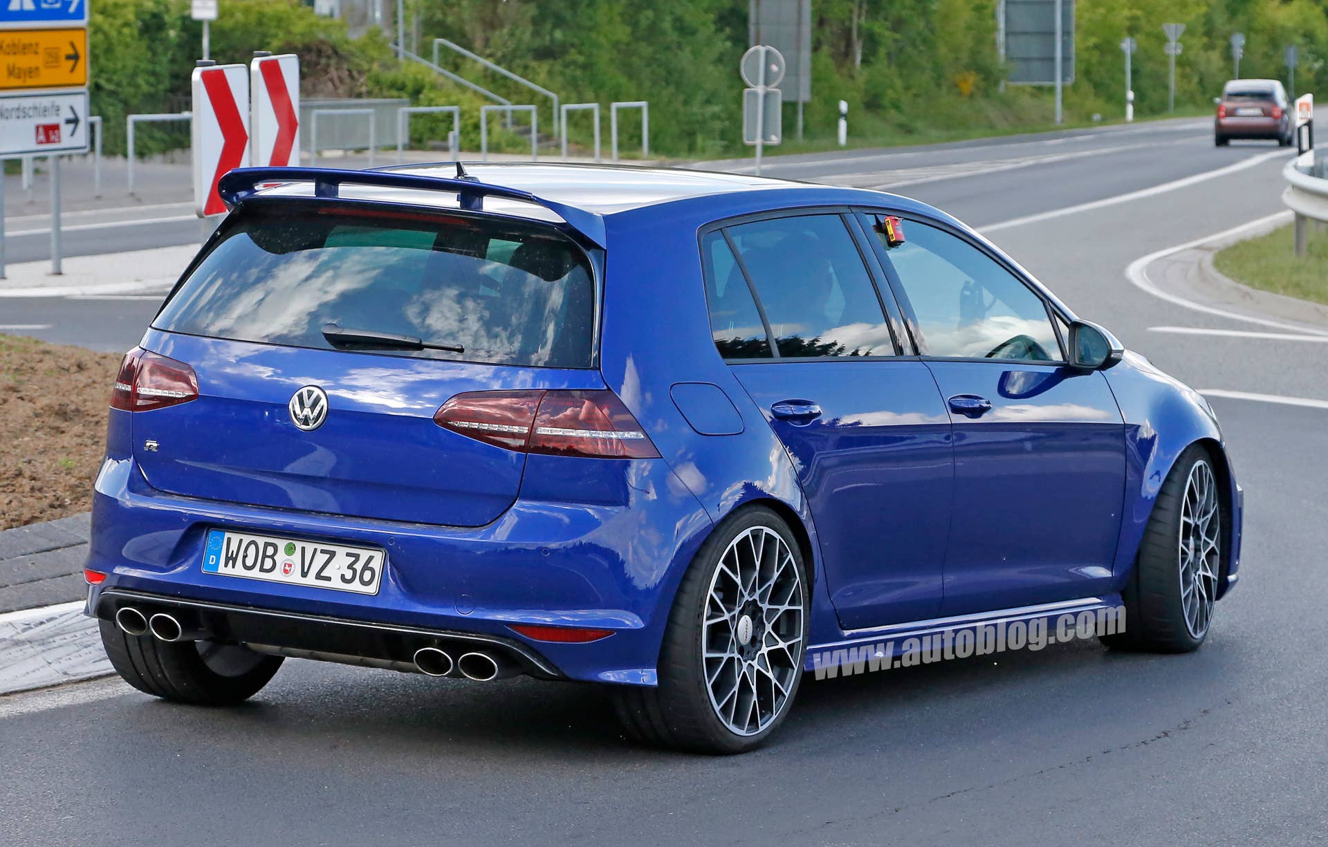 Volkswagen Golf R 400 spy shots