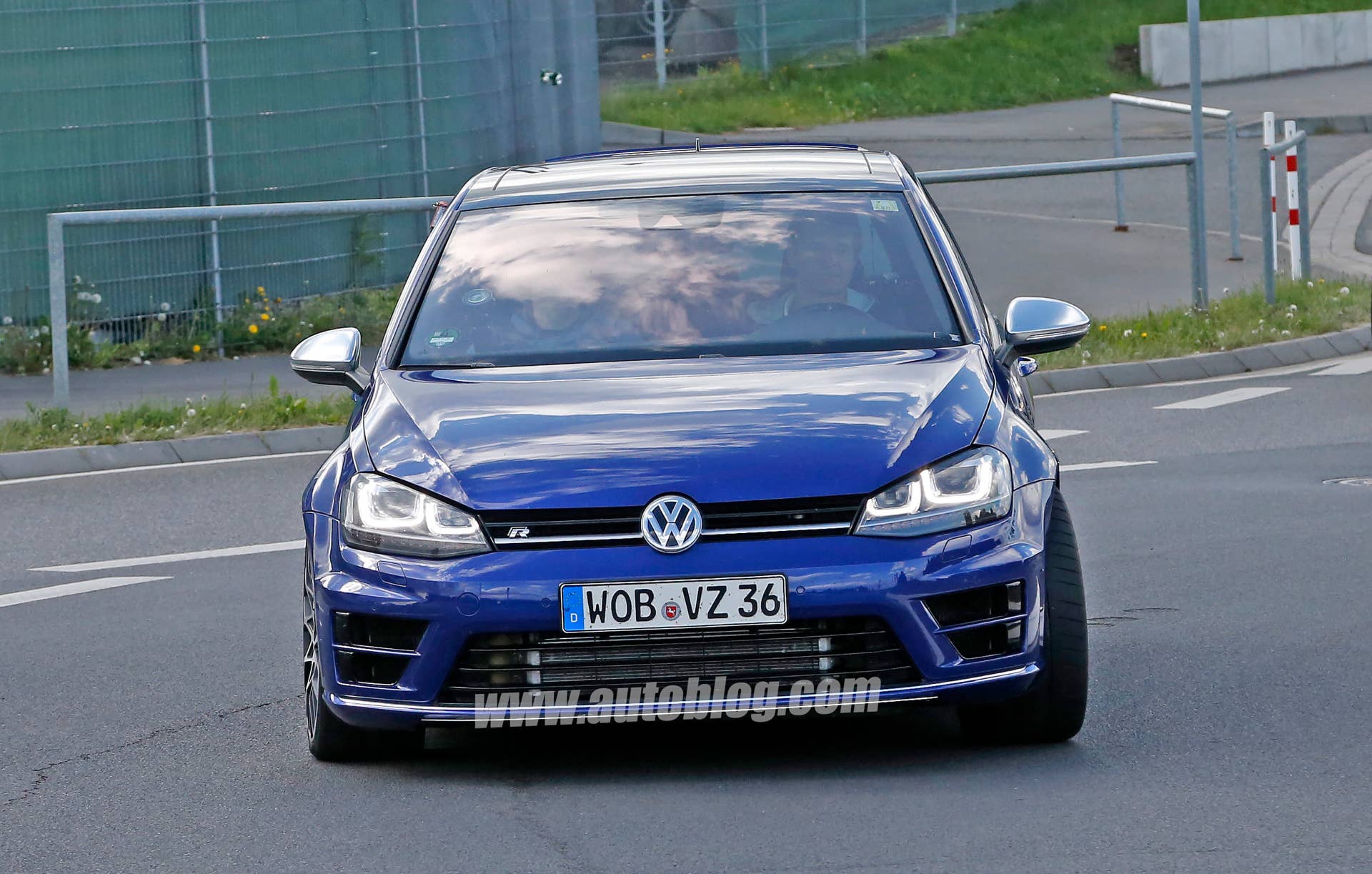 Volkswagen Golf R 400 spy shots