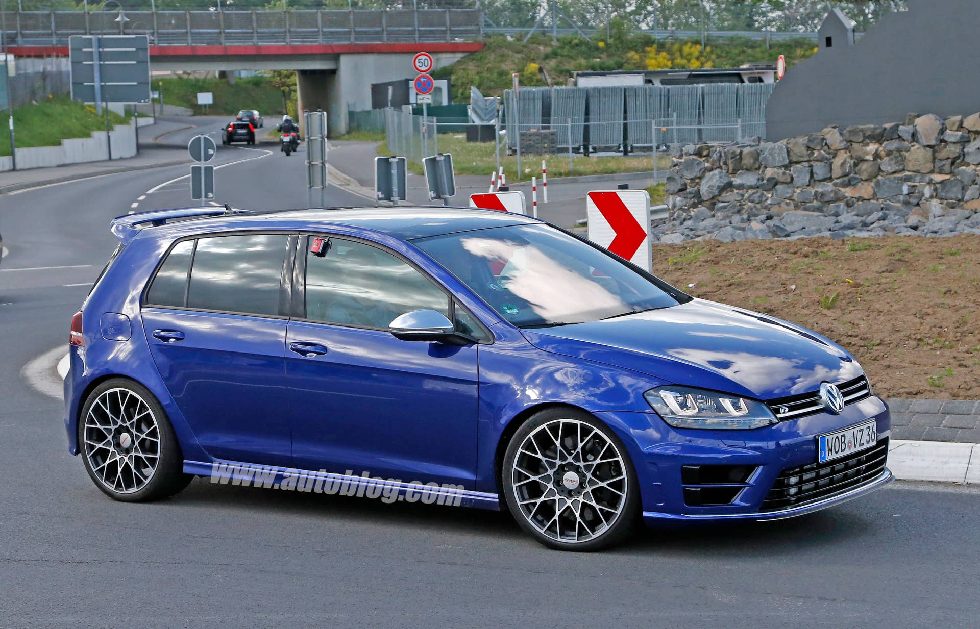 Volkswagen Golf R 400 spy shots