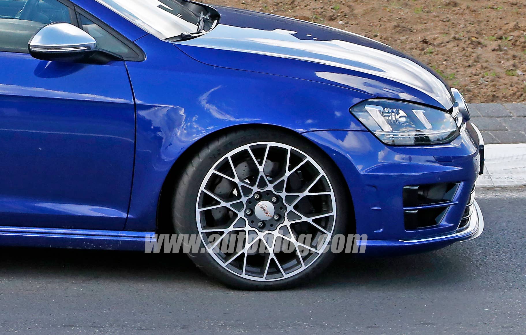 Volkswagen Golf R 400 spy shots