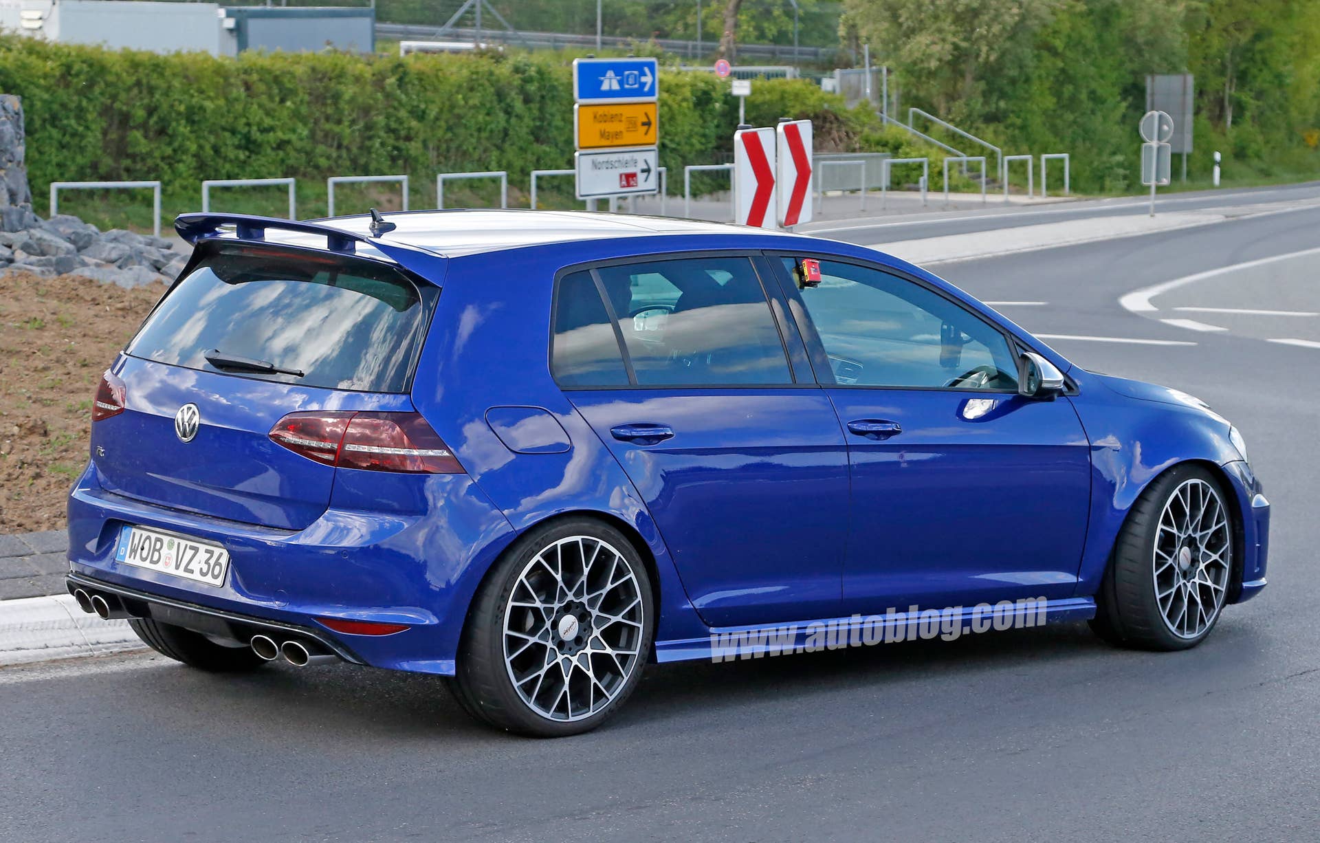 Volkswagen Golf R 400 spy shots