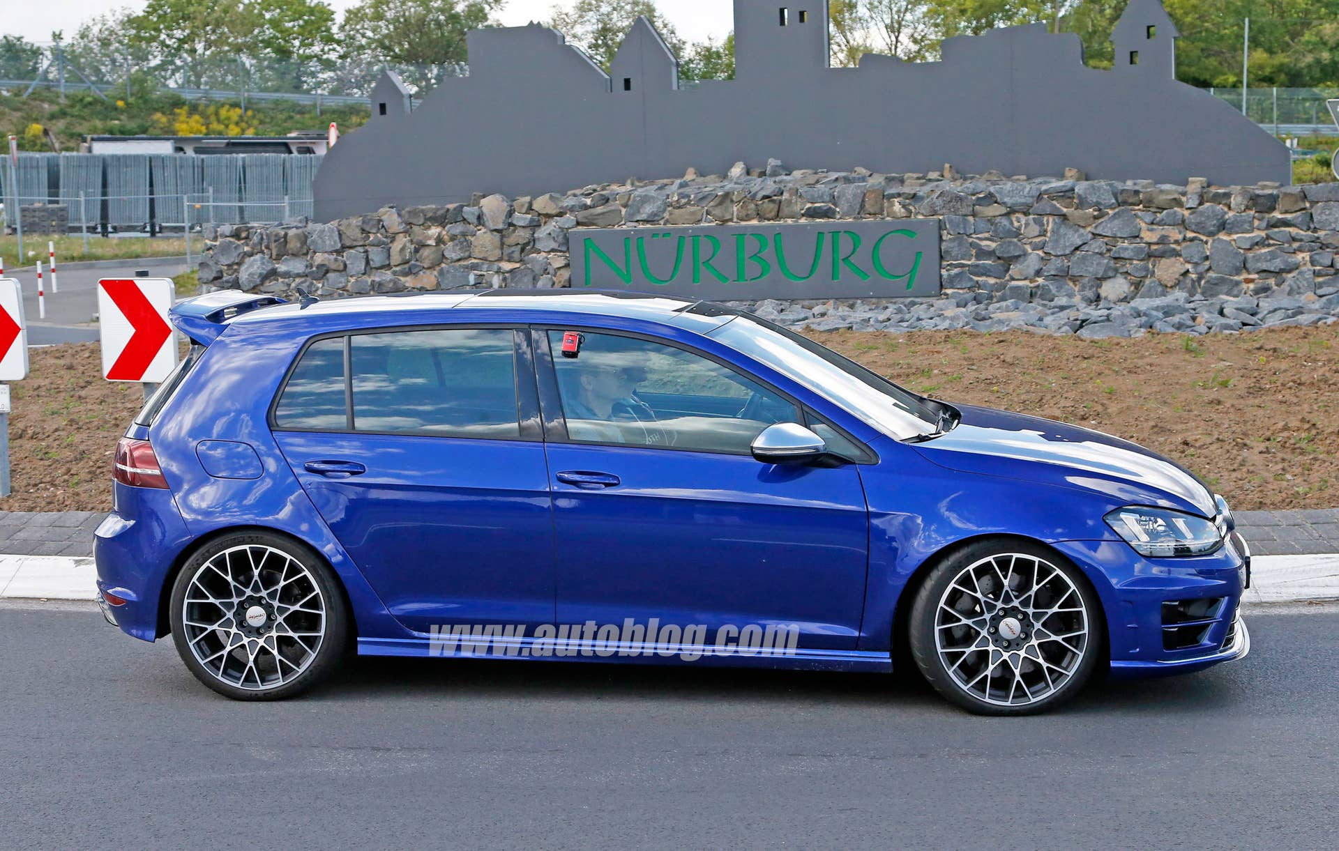 Volkswagen Golf R 400 spy shots