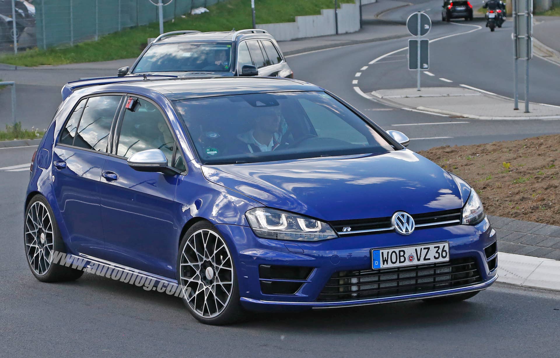Volkswagen Golf R 400 spy shots