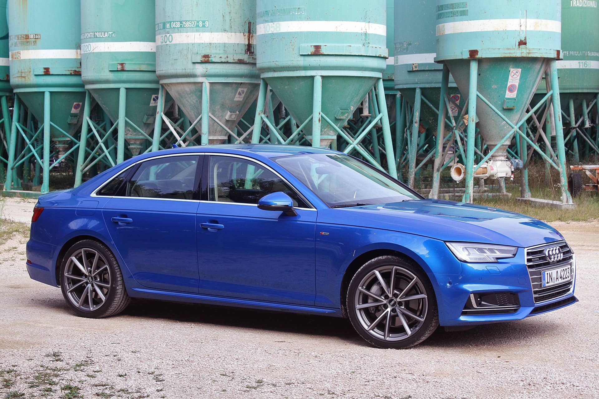 2017 Audi A4 front 3/4 view