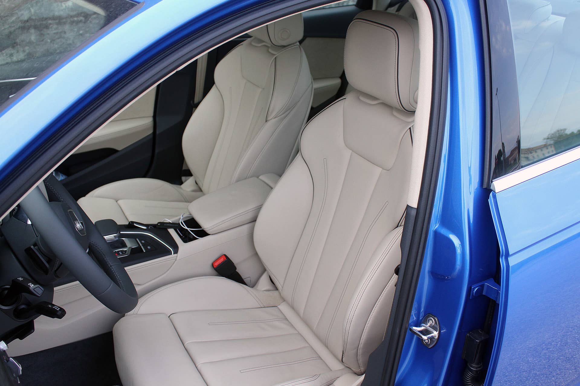 2017 Audi A4 front seats