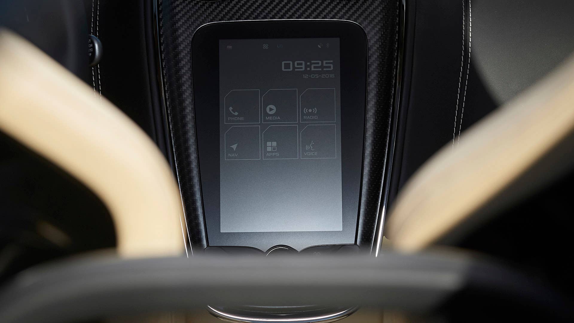2017 McLaren 570GT infotainment system