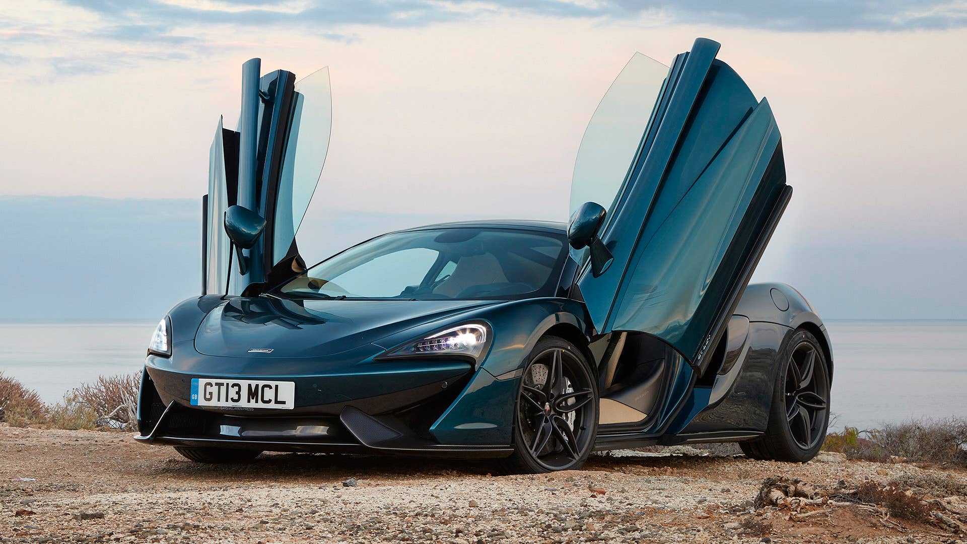 2017 McLaren 570GT front 3/4 view