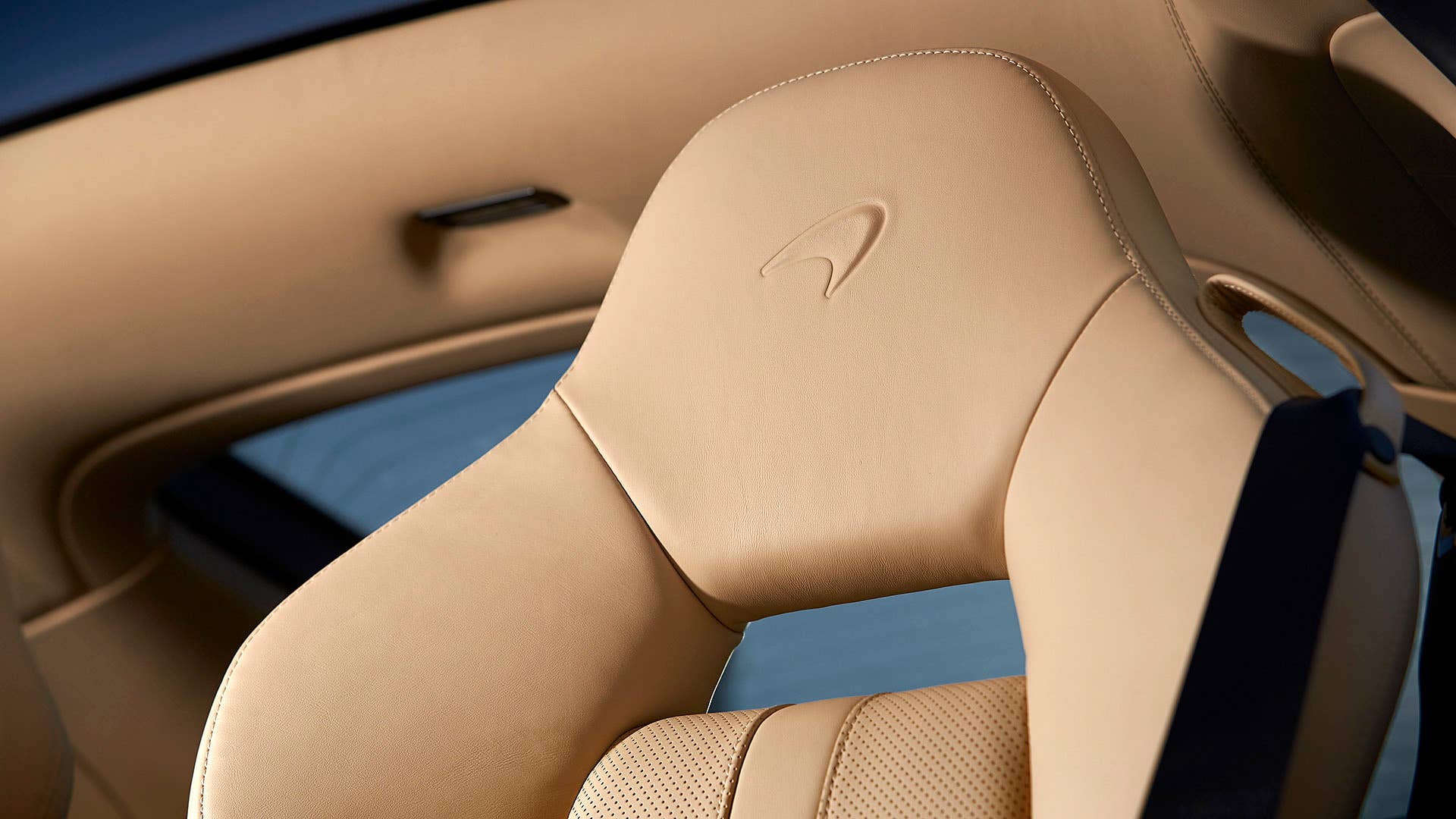 2017 McLaren 570GT seat