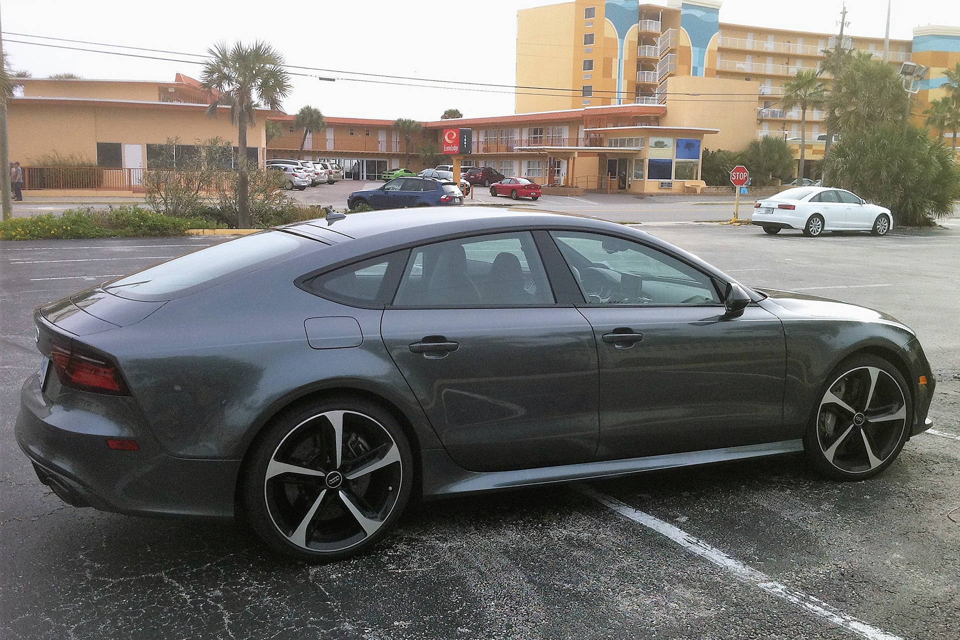 2016 Audi RS 7 Performance rear 3/4 view