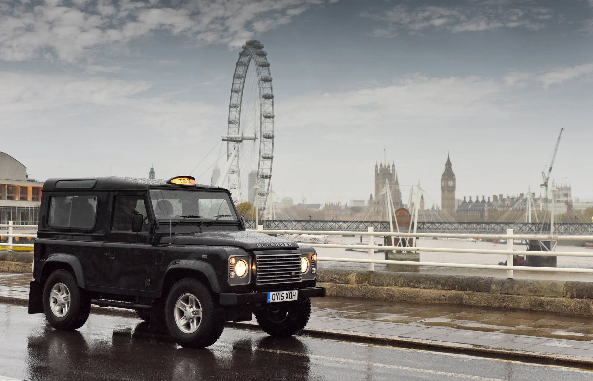 Land Rover Defender taxi