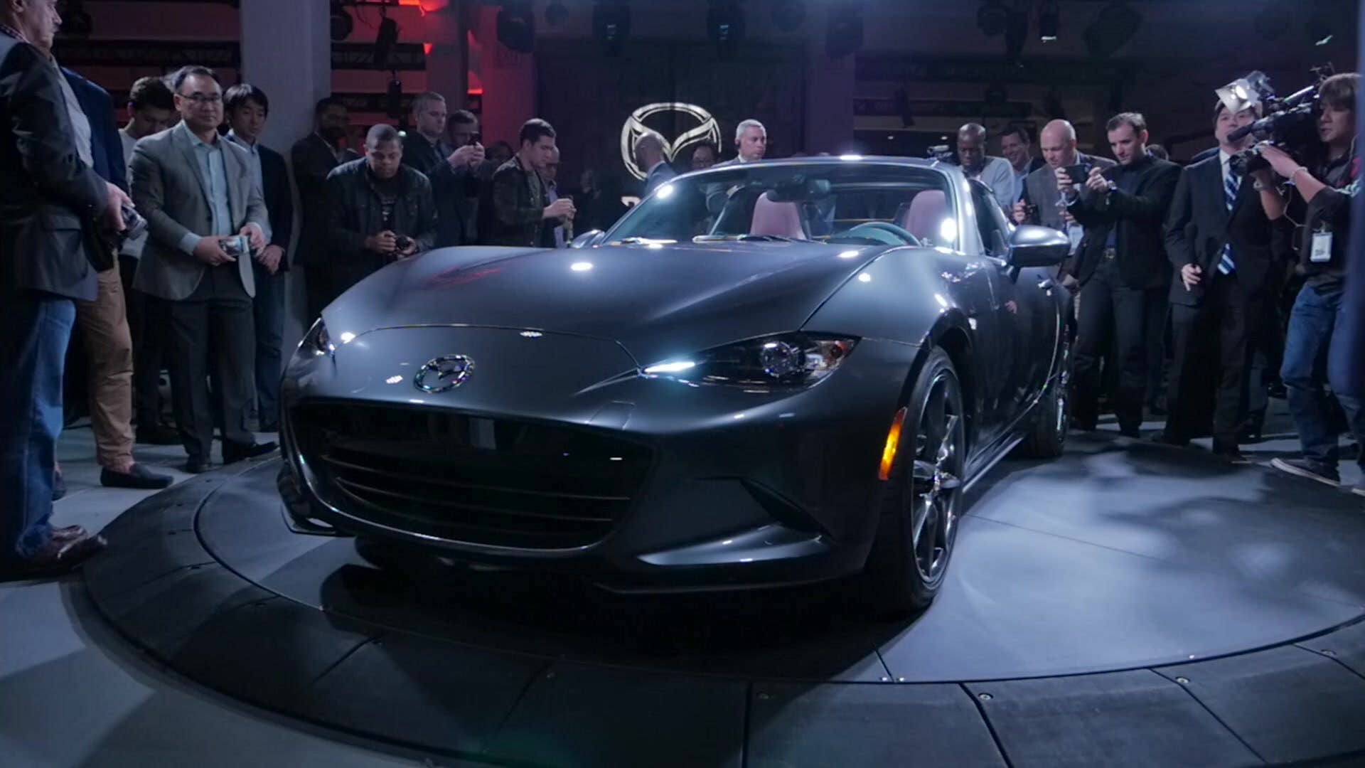 2017 Mazda MX-5 Miata RF | 2016 New York Auto Show | Beauty-Roll