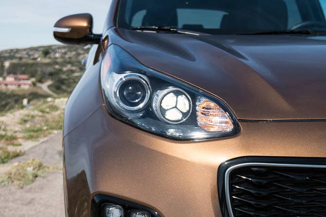 2017 Kia Sportage headlight