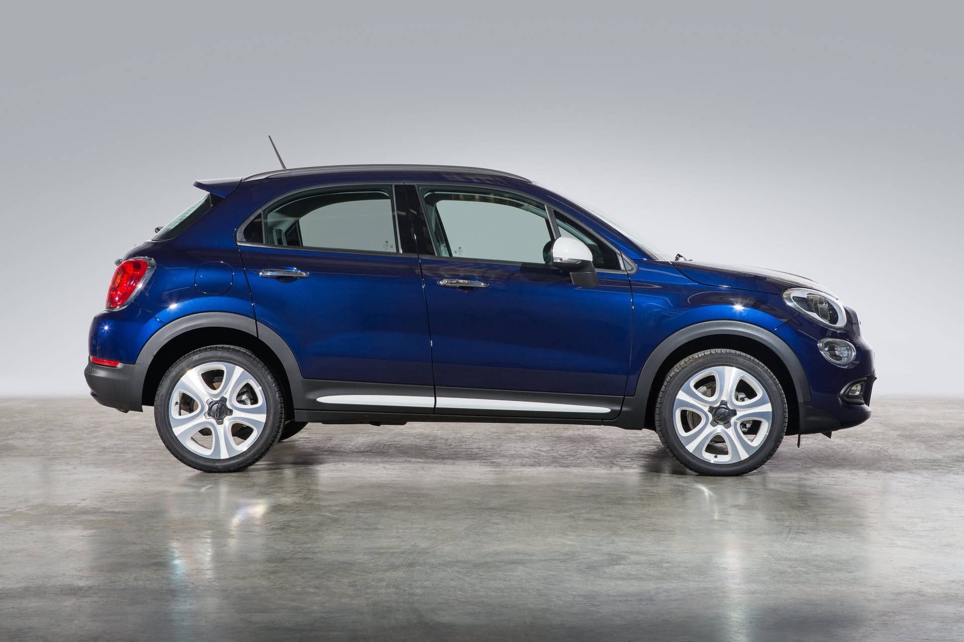 Fiat 500X Mopar accessories blue white side