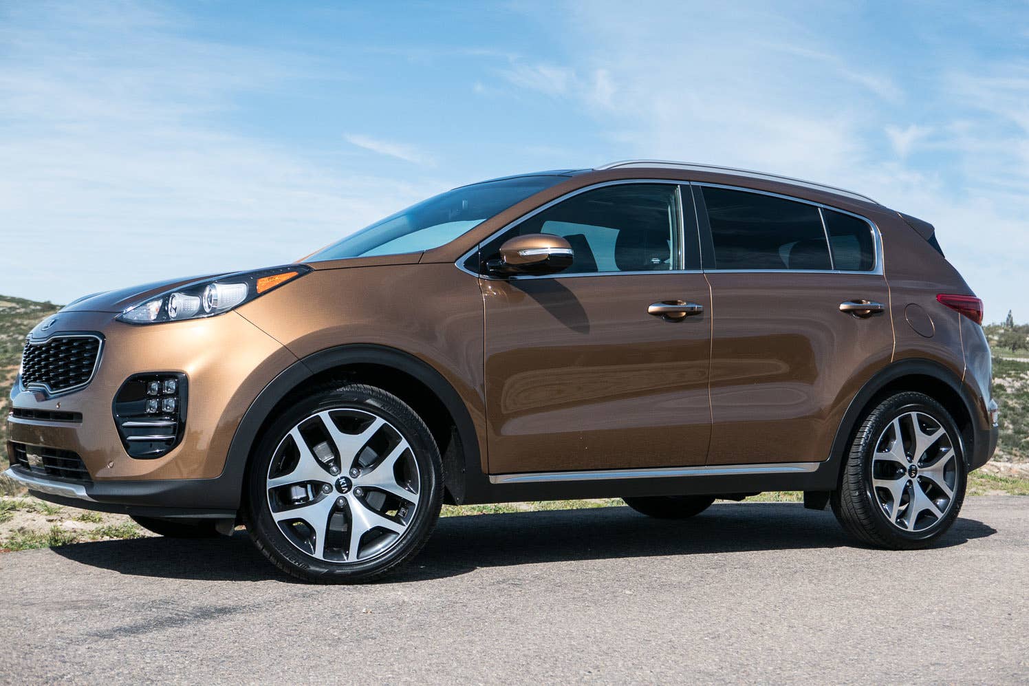 2017 Kia Sportage front 3/4 view