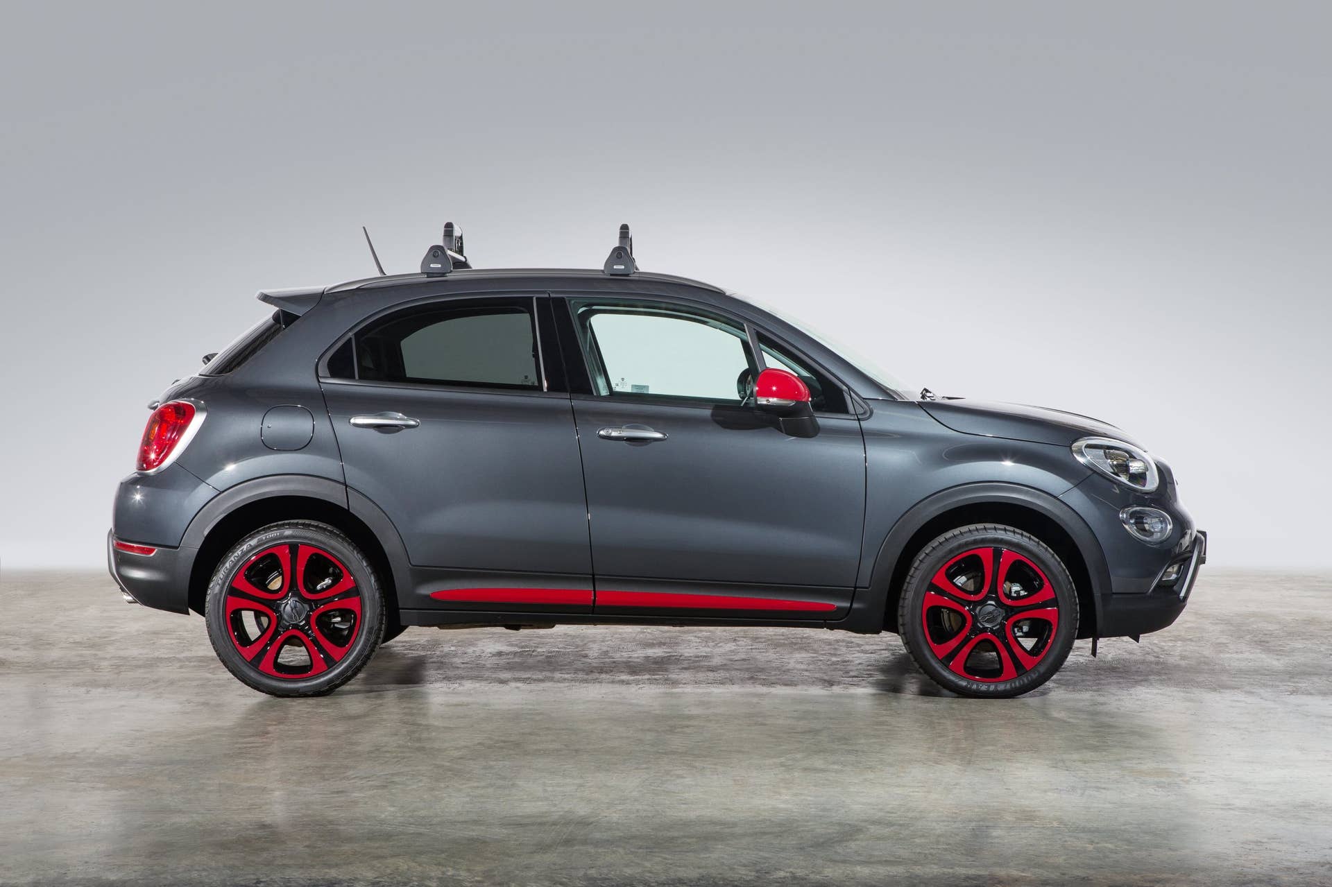 Fiat 500X Mopar grey gray red side