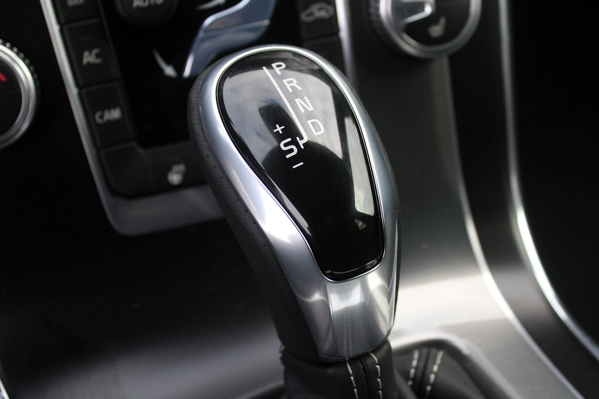 2016 Volvo V60 Polestar shifter