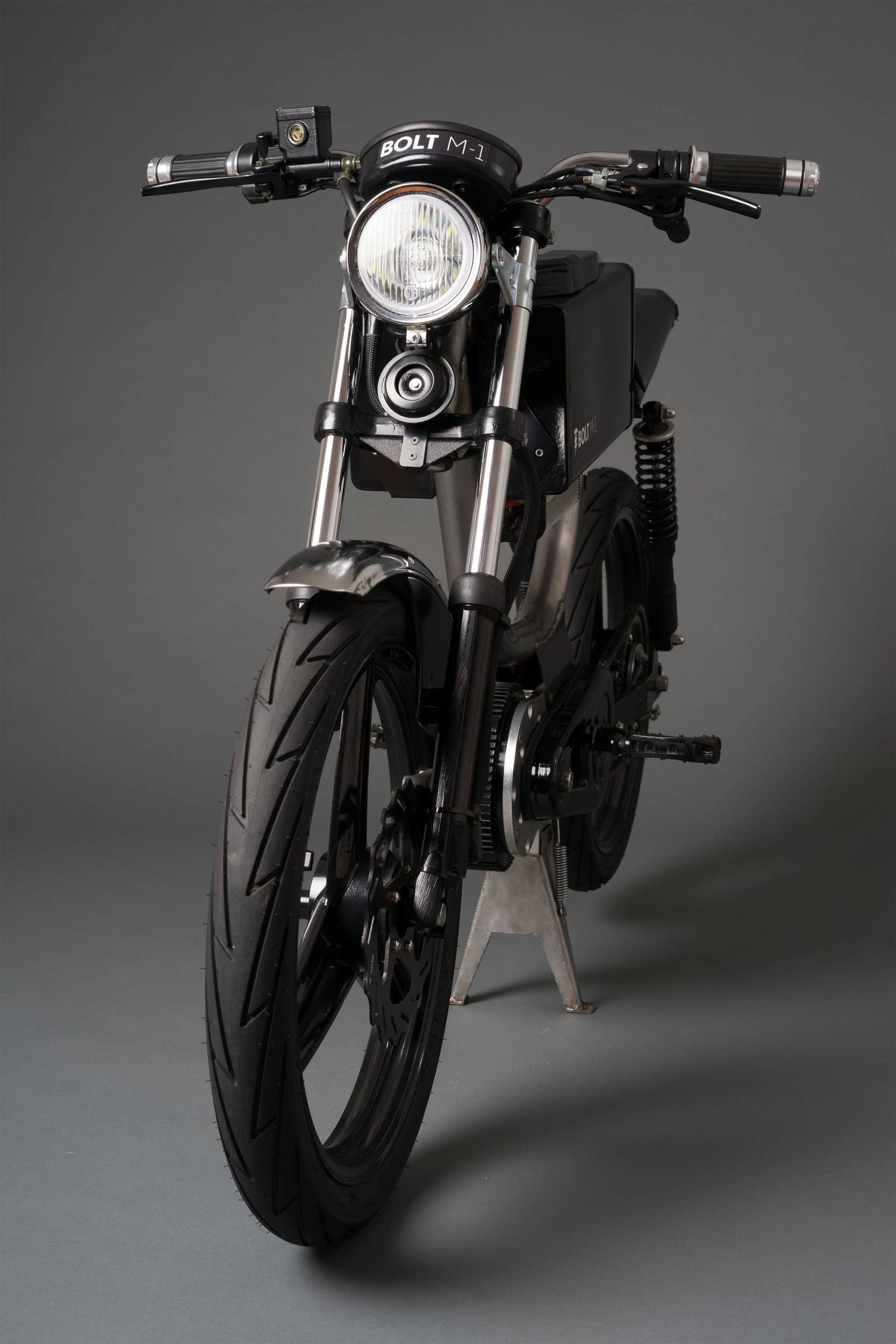 Bolt Motorbikes M-1 electric moped dark in studio
