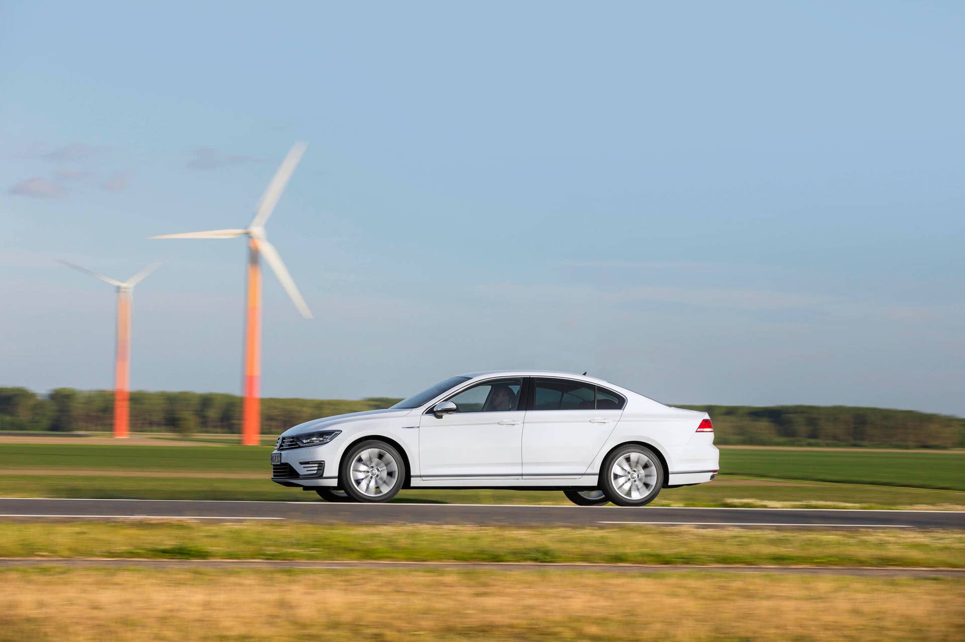VW Passat GTE driving