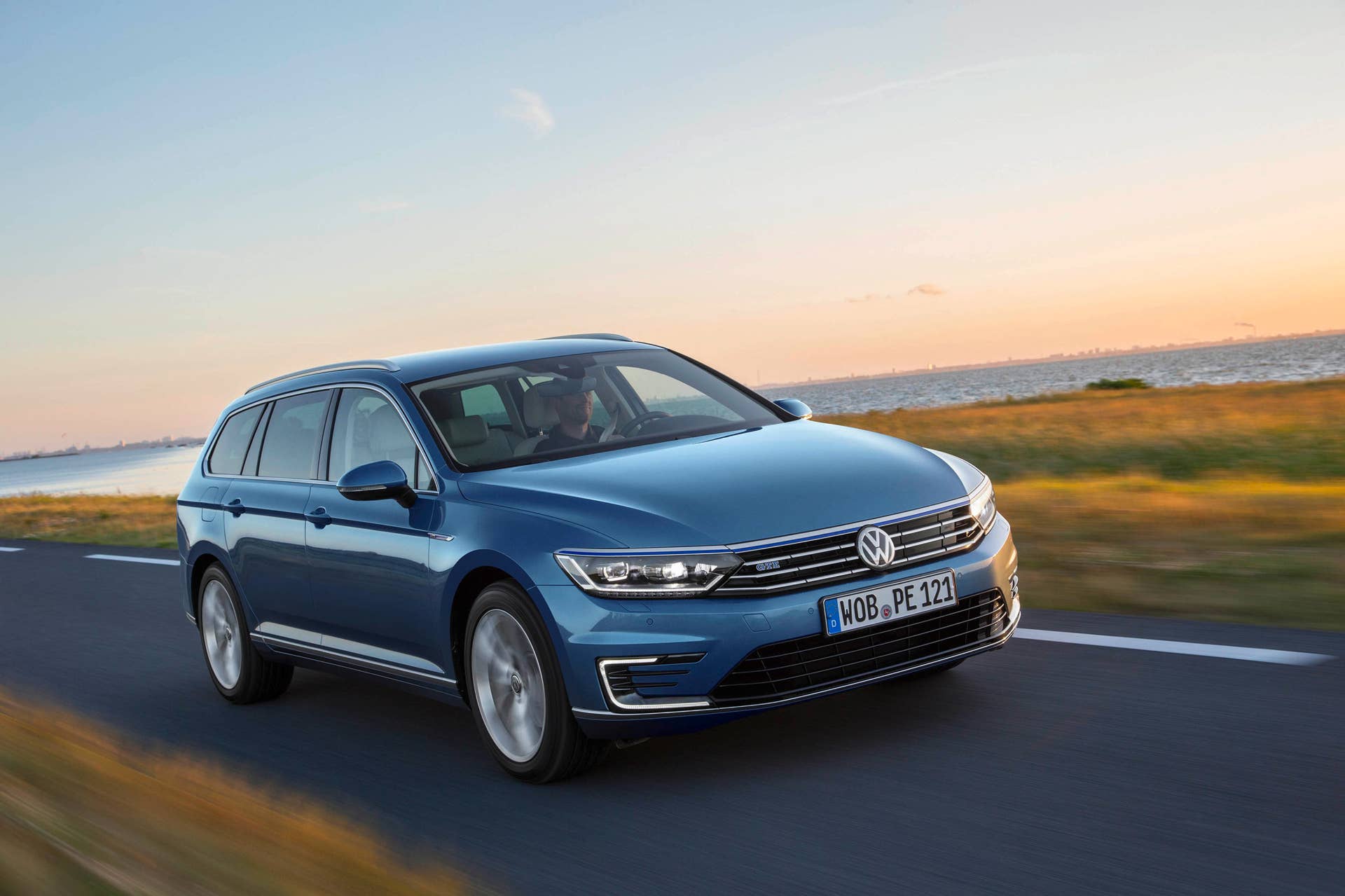 Volkswagen Passat GTE Variant front 3/4 driving