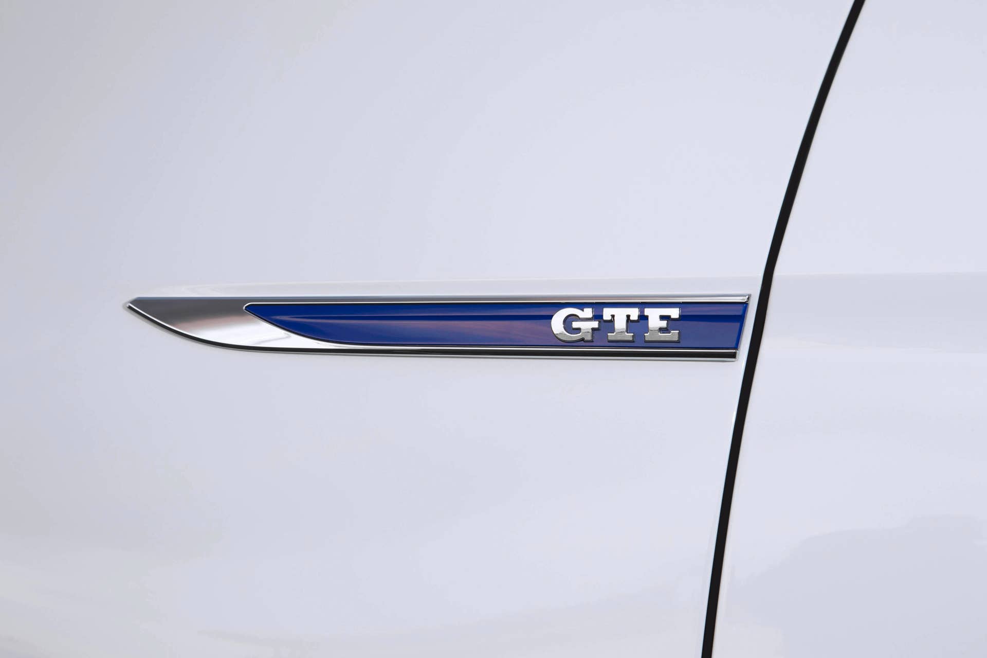Volkswagen Passat GTE side badge