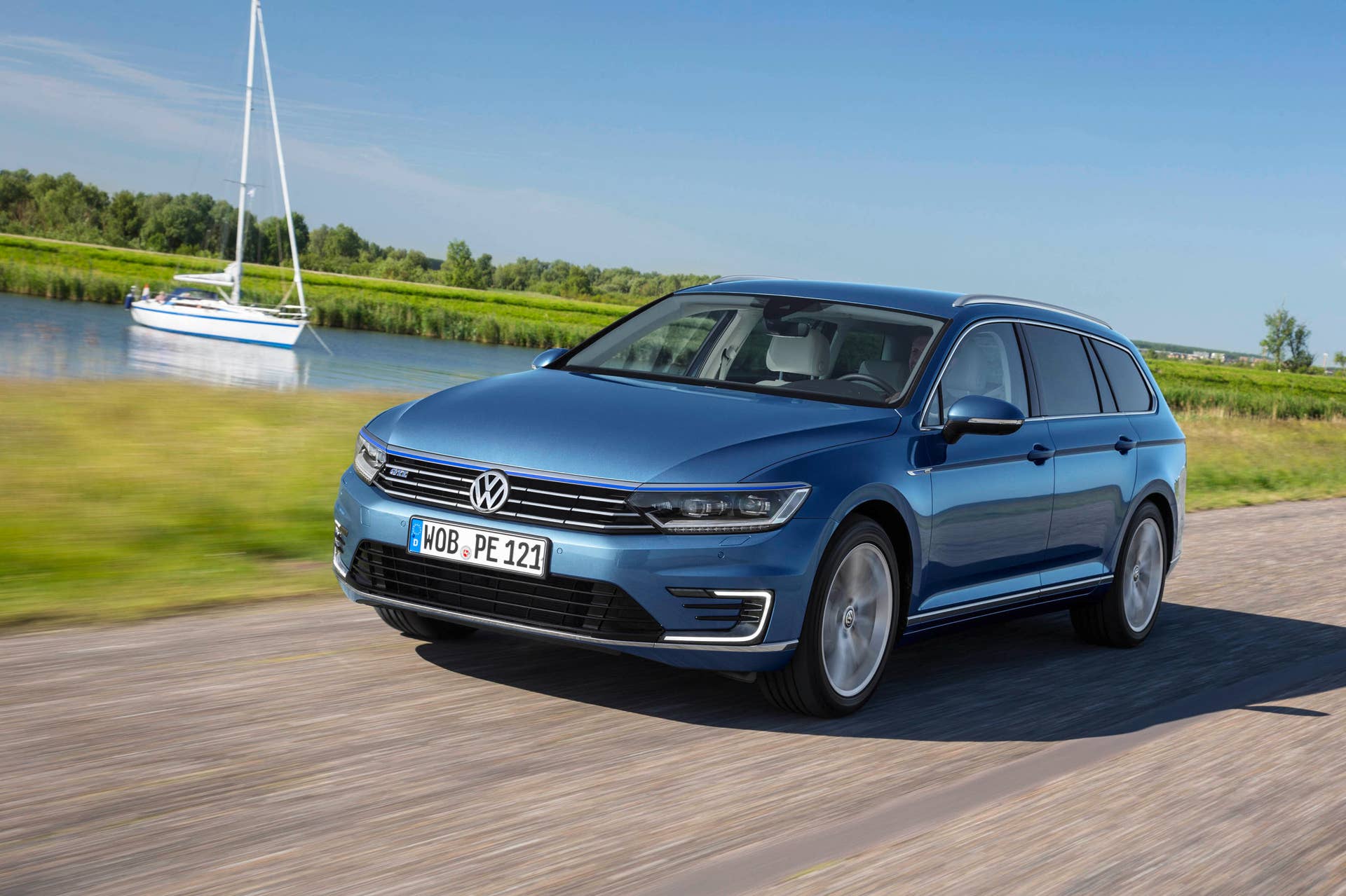 VW Passat GTE Variant front 3/4 driving