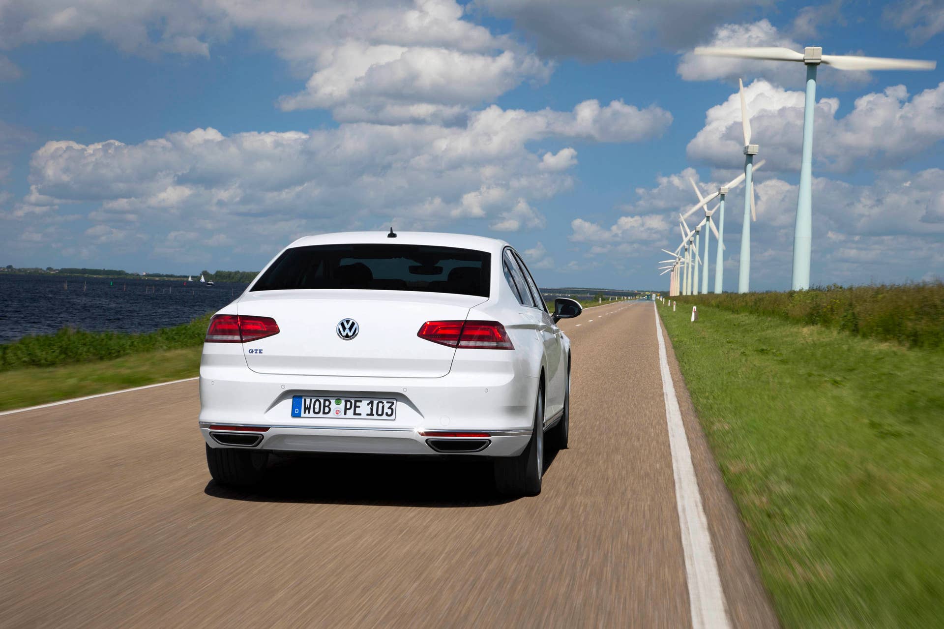 VW Passat GTE rear driving