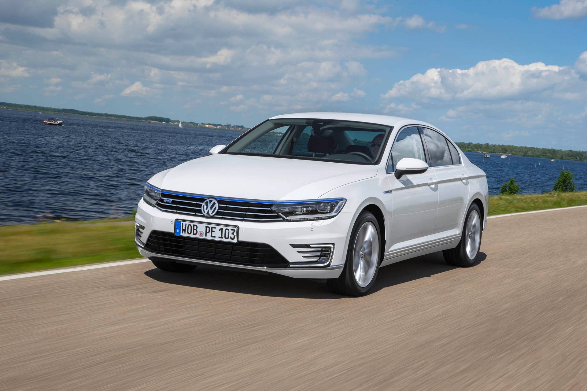Volkswagen Passat GTE front 3/4 driving