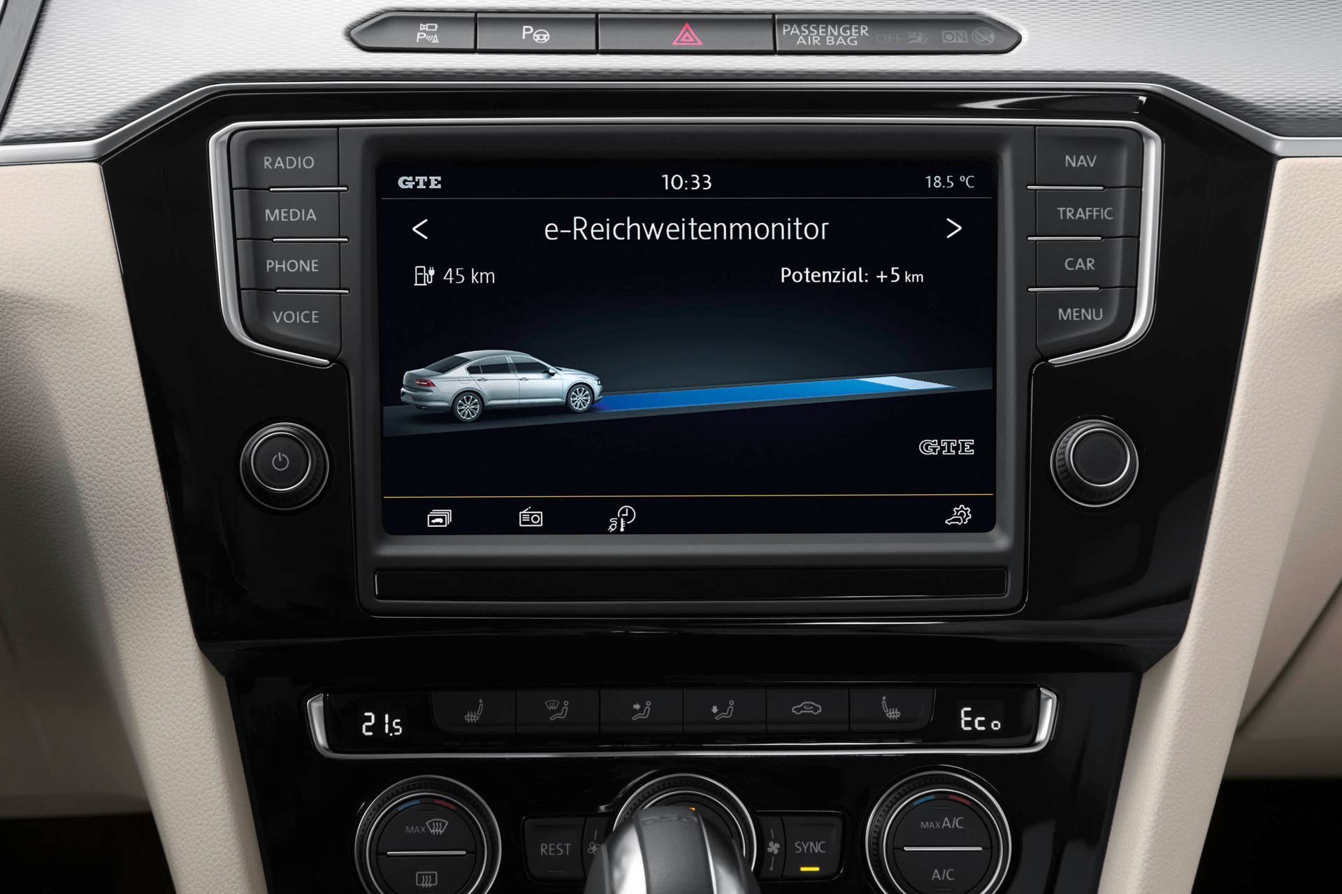 Volkswagen Passat GTE display