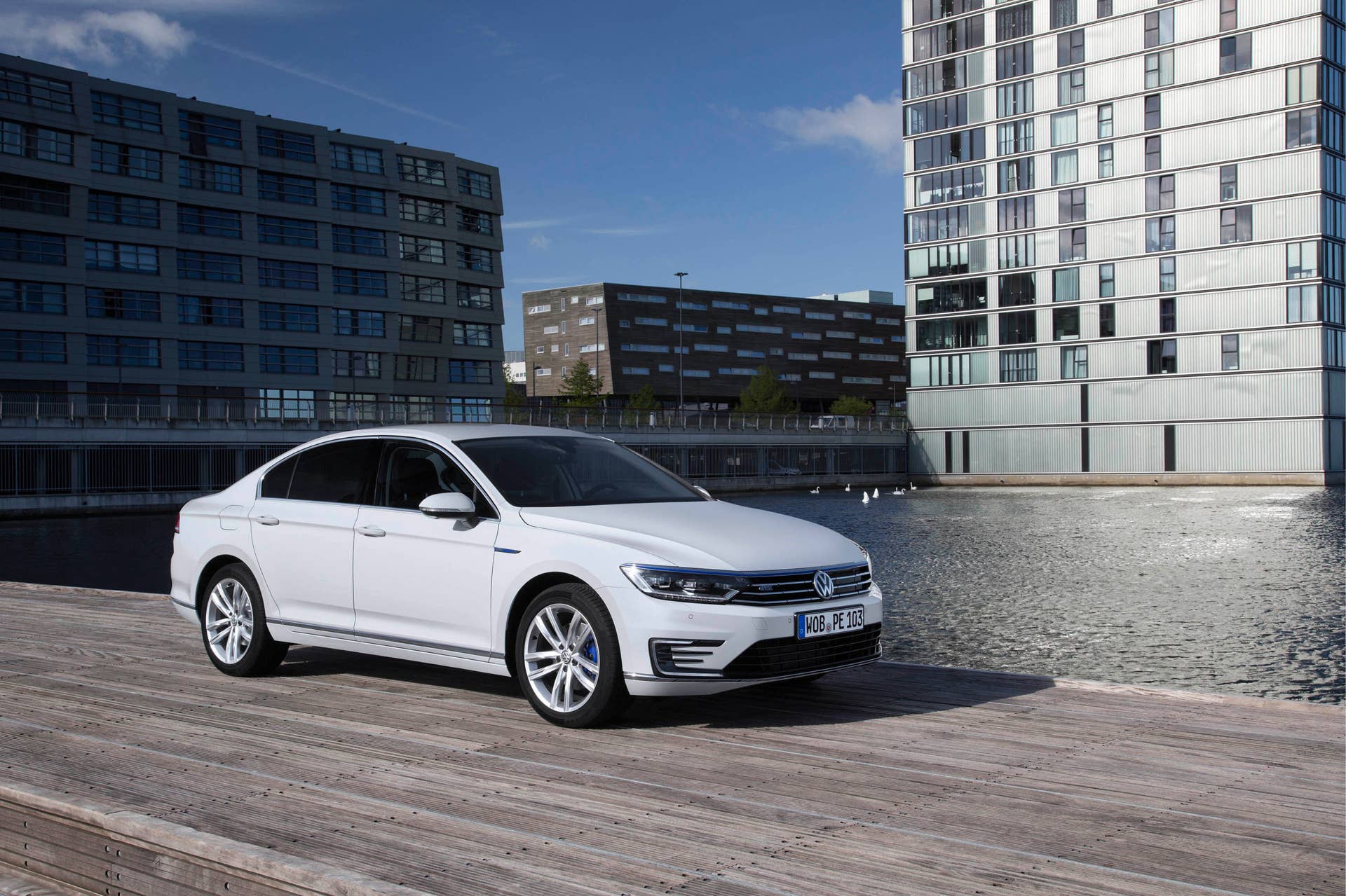 VW Passat GTE front 3/4