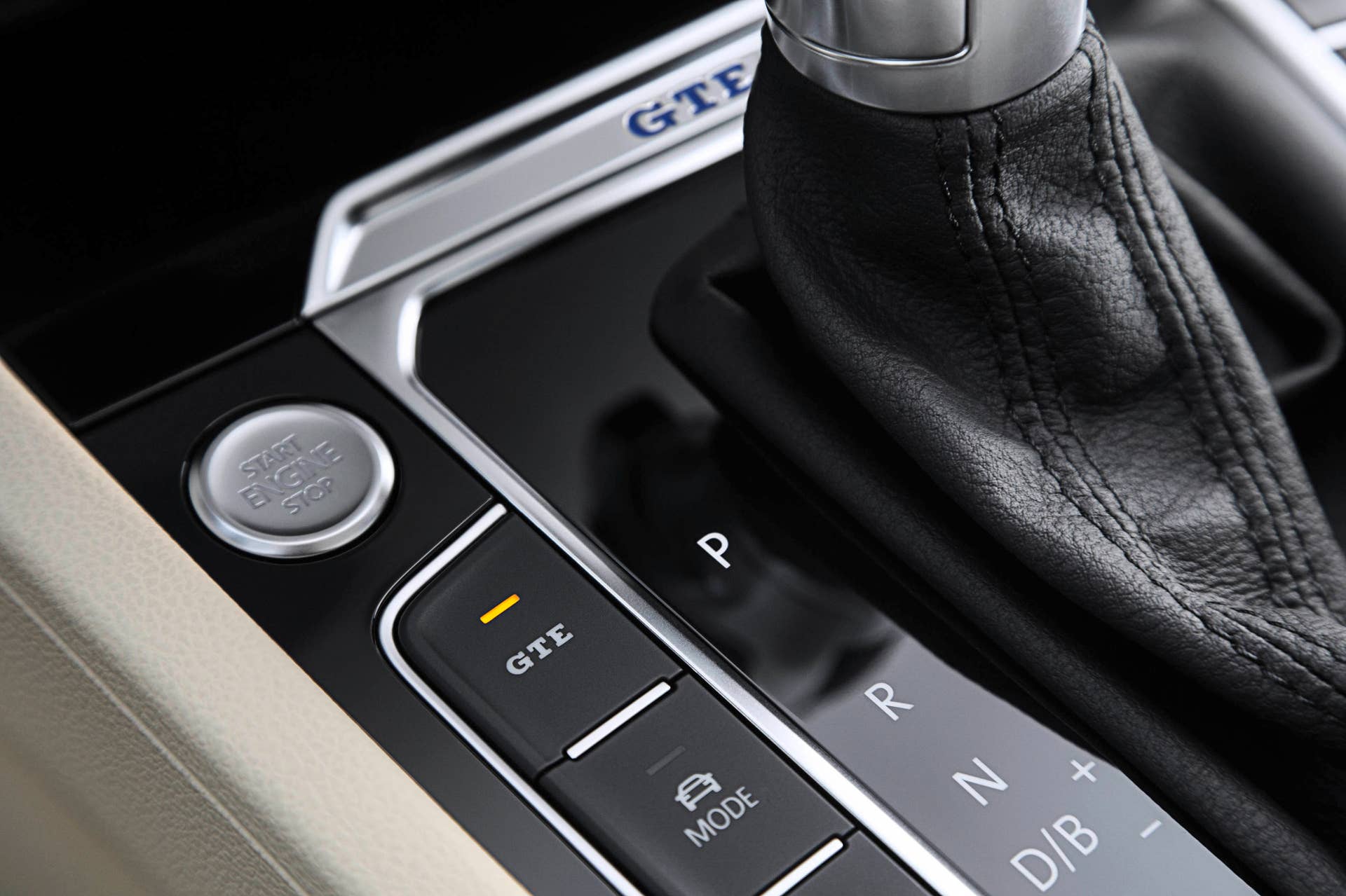 Volkswagen Passat GTE shifter