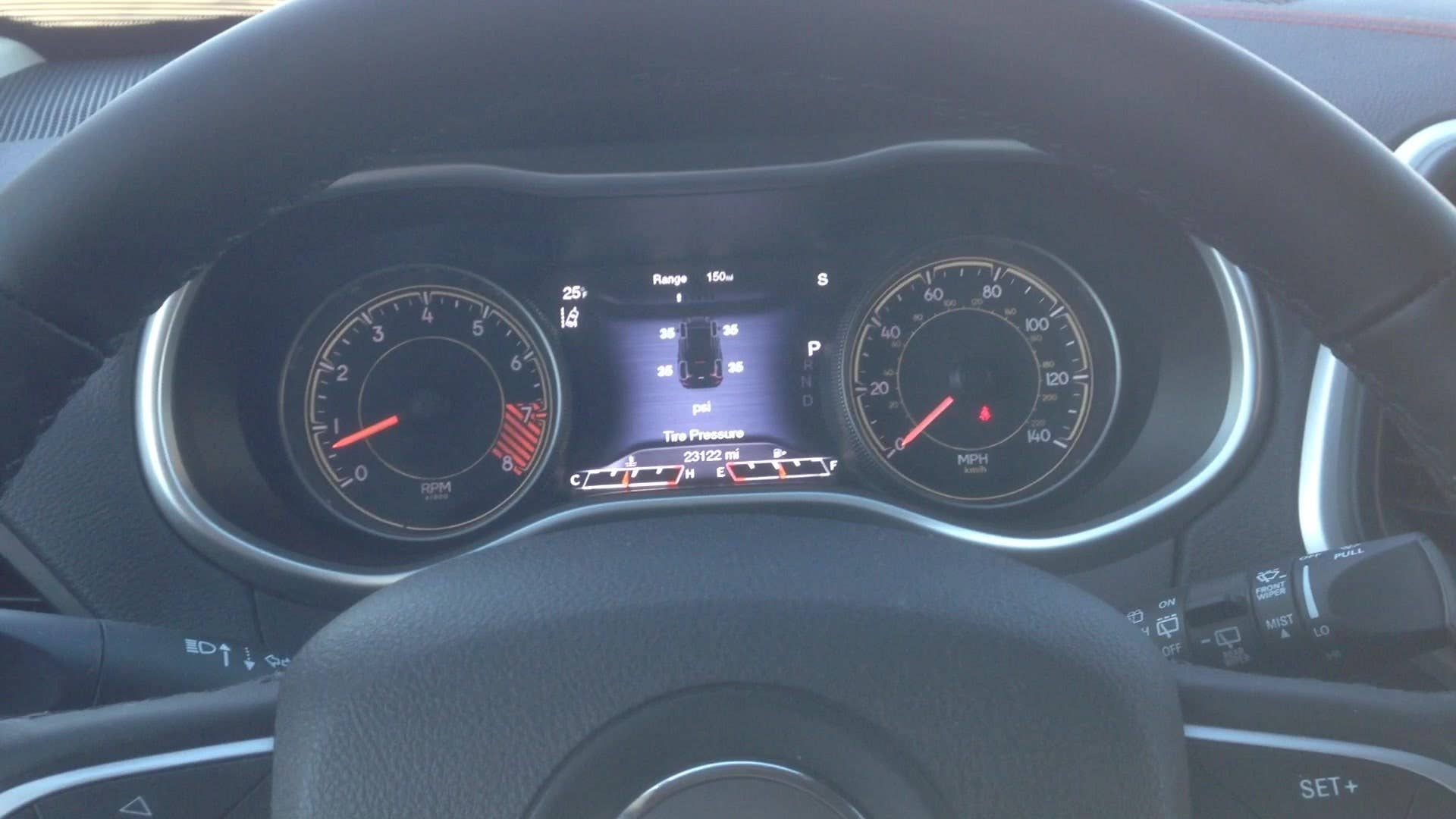 Senior editor Greg Migliore shows the different information screens available to the driver in Autoblog's 2014 Jeep Cherokee.
