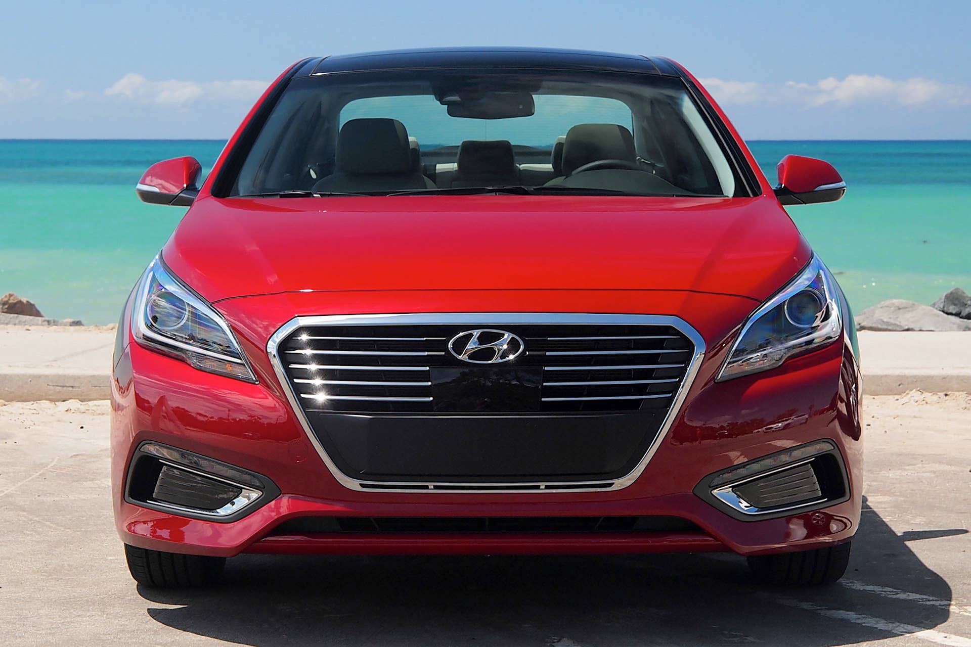 2016 Hyundai Sonata Hybrid front view
