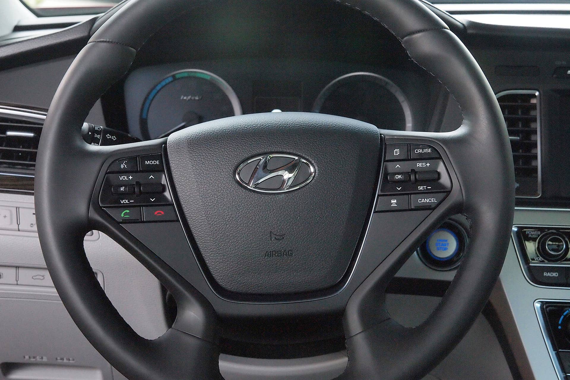 2016 Hyundai Sonata Hybrid steering wheel