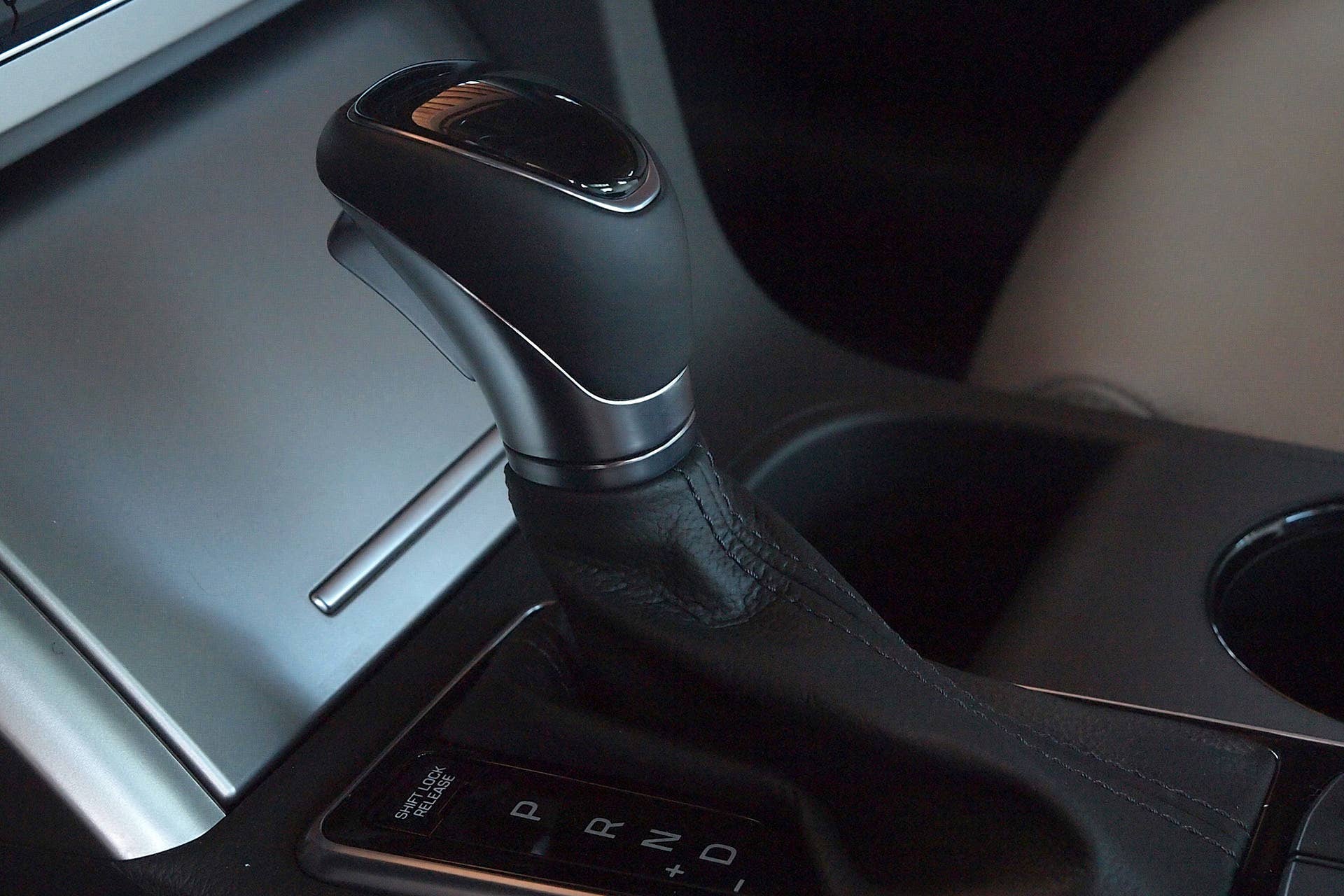 2016 Hyundai Sonata Hybrid shifter