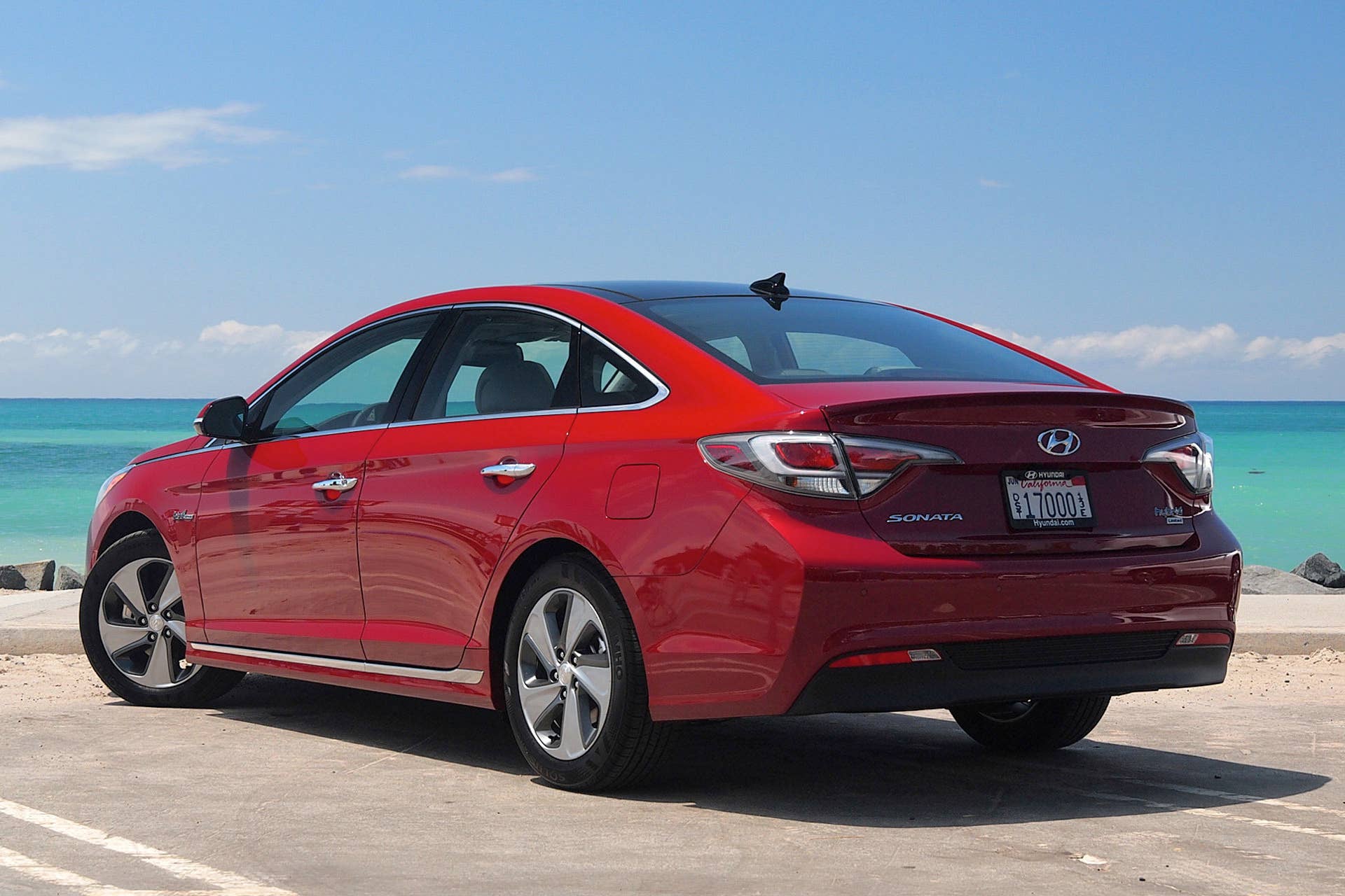 2016 Hyundai Sonata Hybrid rear 3/4 view