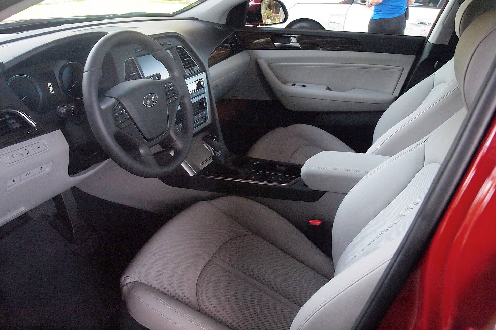 2016 Hyundai Sonata Hybrid interior