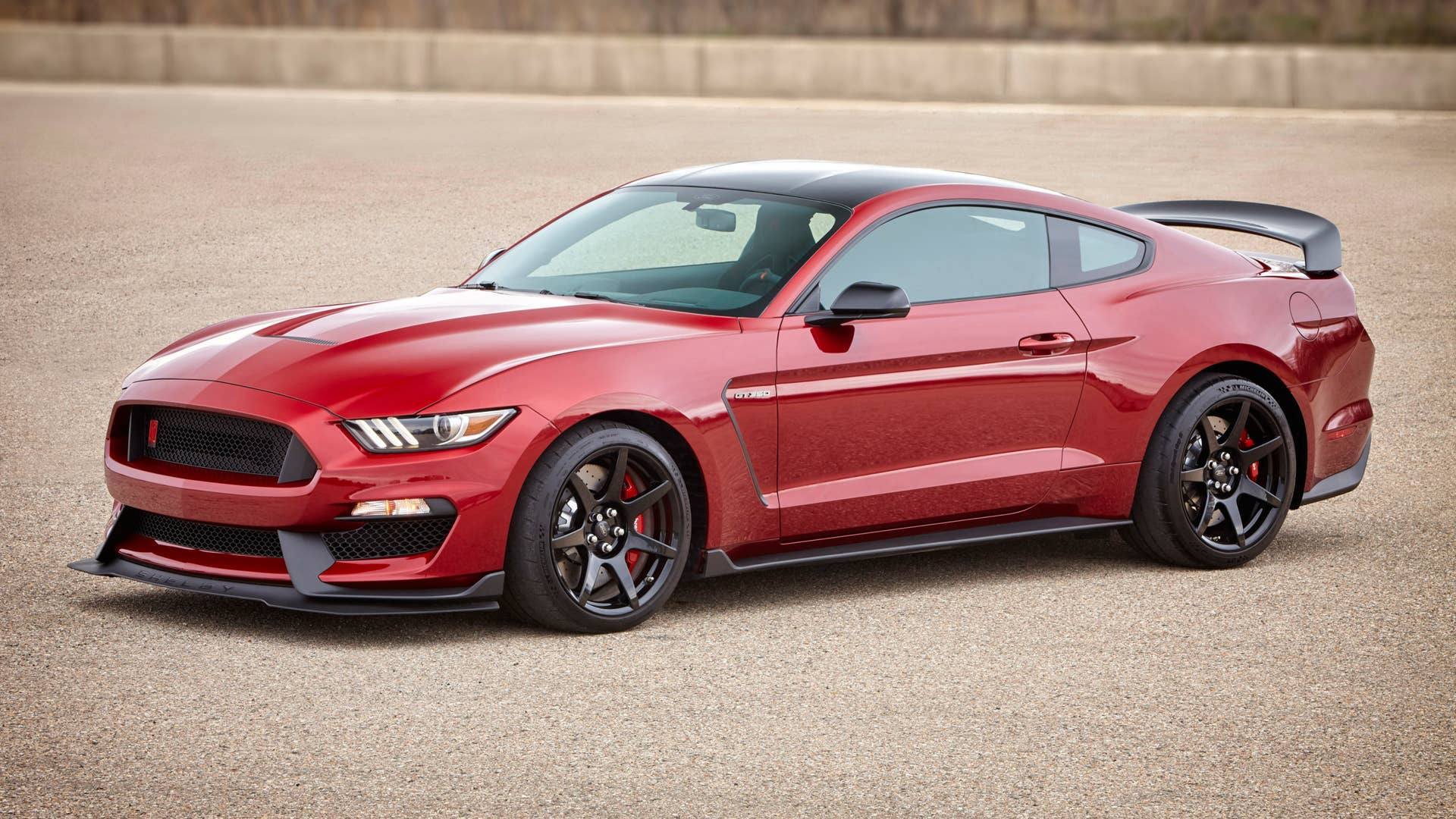 2017 Ford Shelby GT350R Mustang red front
