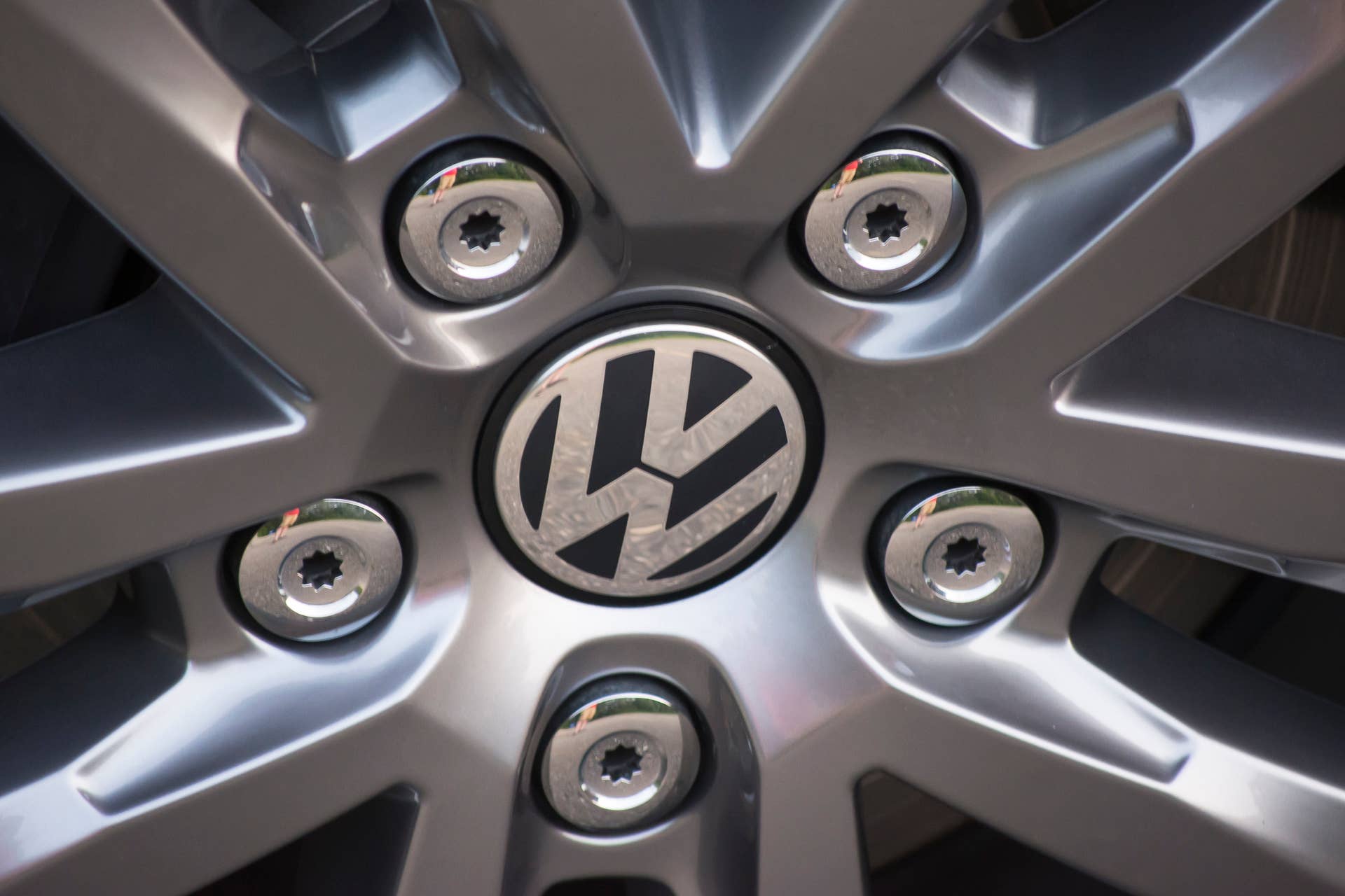 volkswagen vw touareg lug nuts