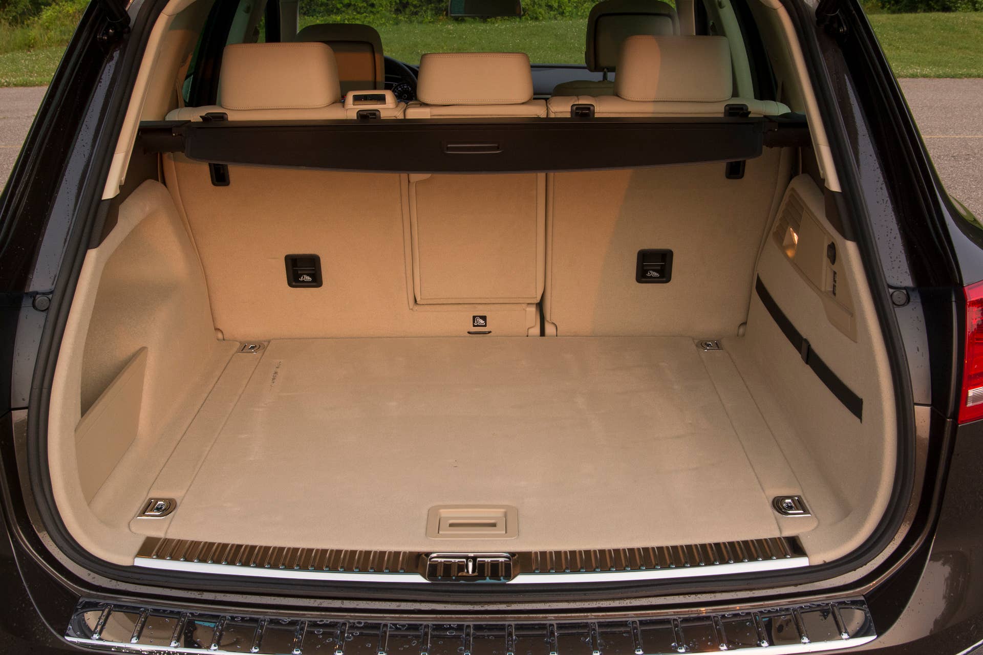 volkswagon touareg trunk cabin interior
