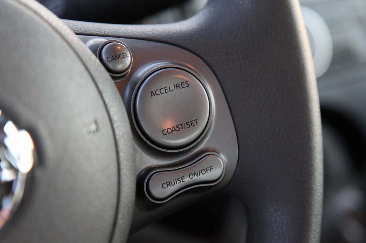 2012 Nissan Versa Sedan steering wheel controls