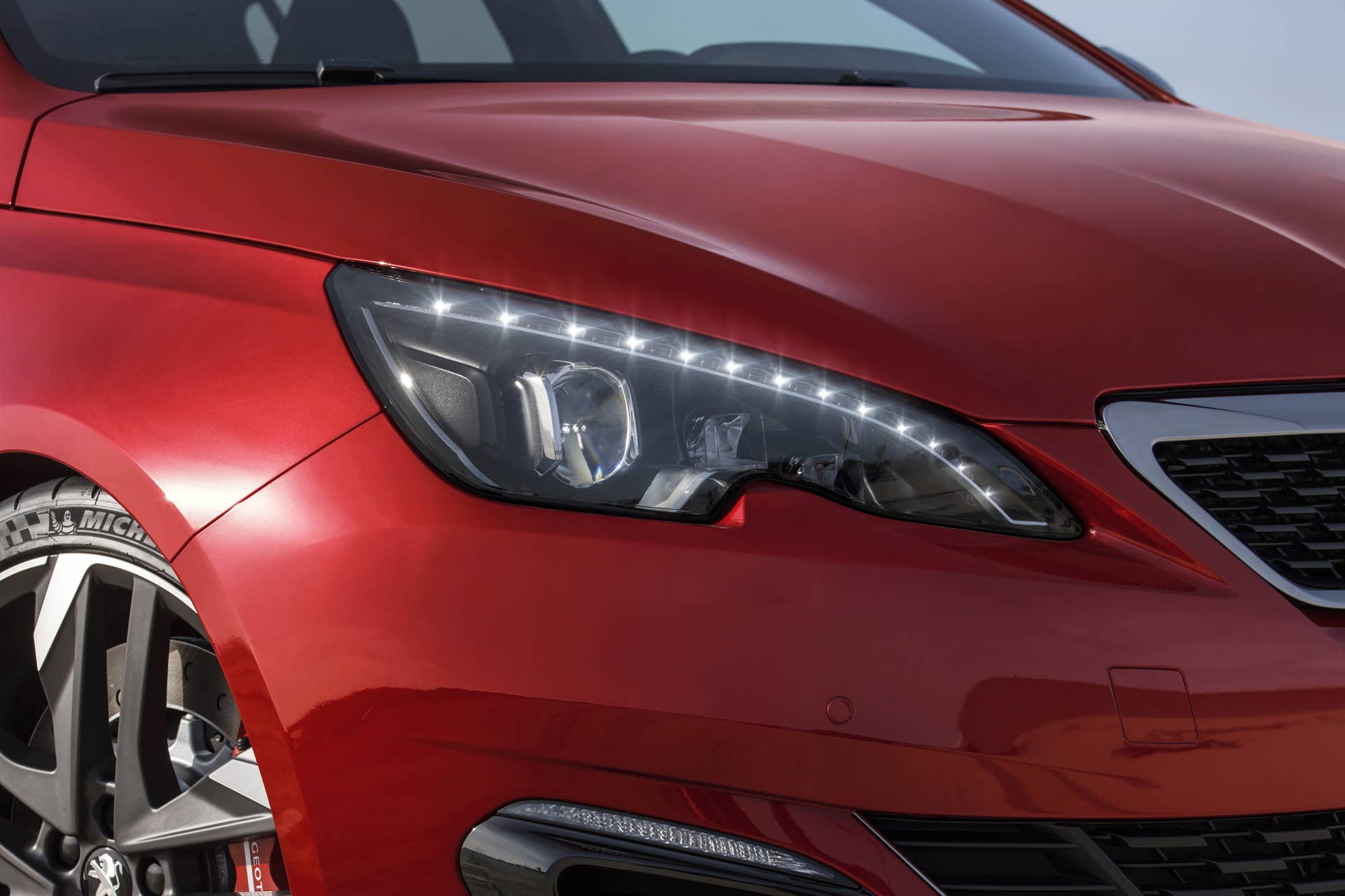Peugeot 308 GTi headlight