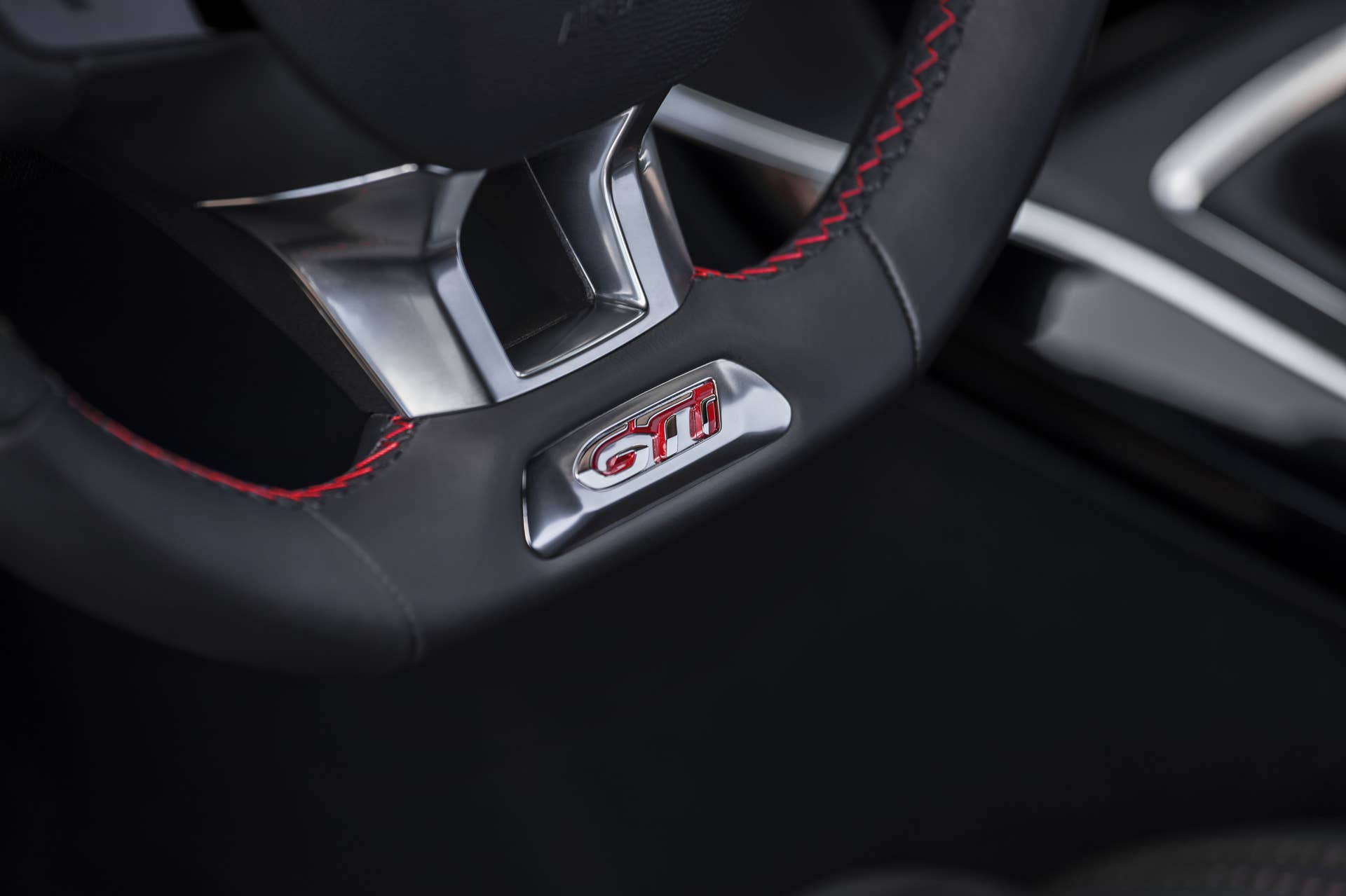 Peugeot 308 GTi flat bottom steering wheel