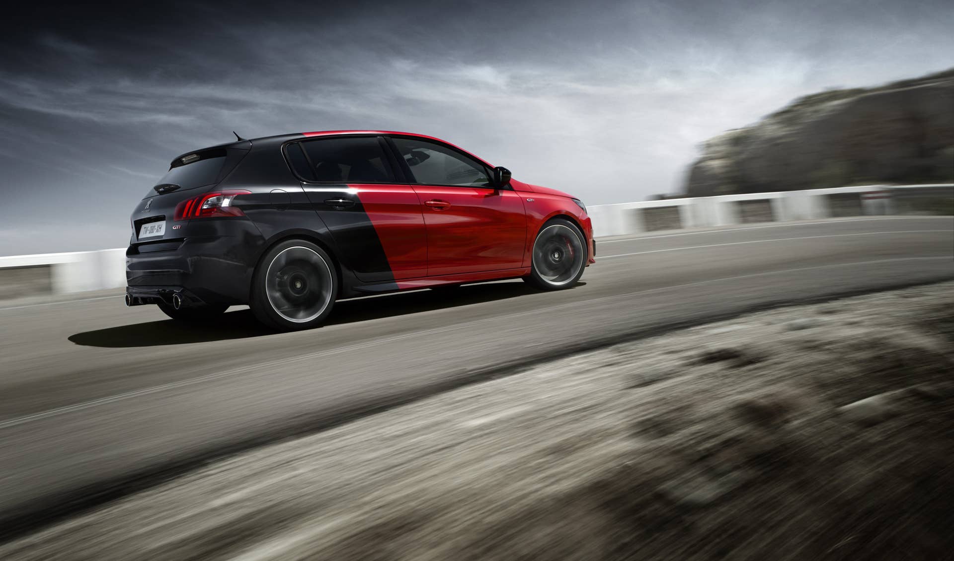 Peugeot 308 GTi side motion