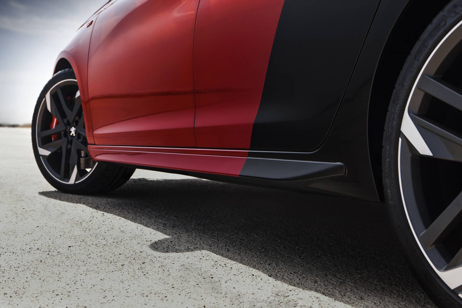 Peugeot 308 GTi side flank