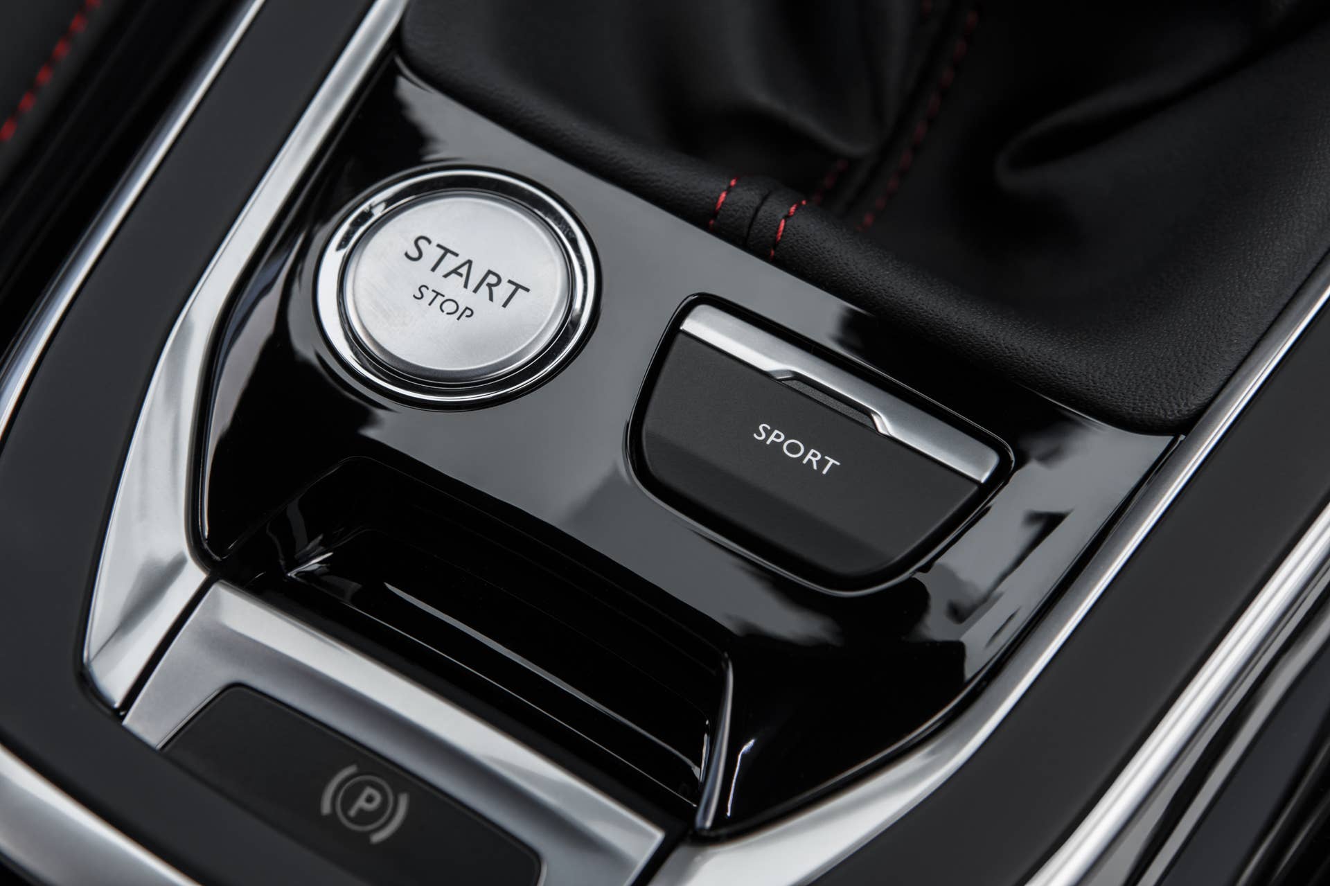Peugeot 308 GTi center console ignition button