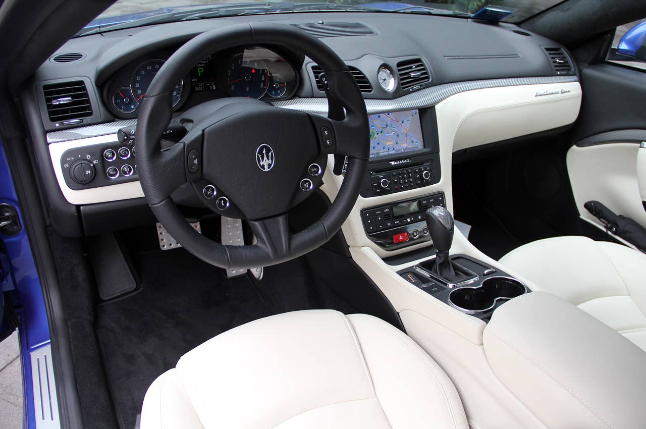 2013 Maserati GranTurismo Sport interior